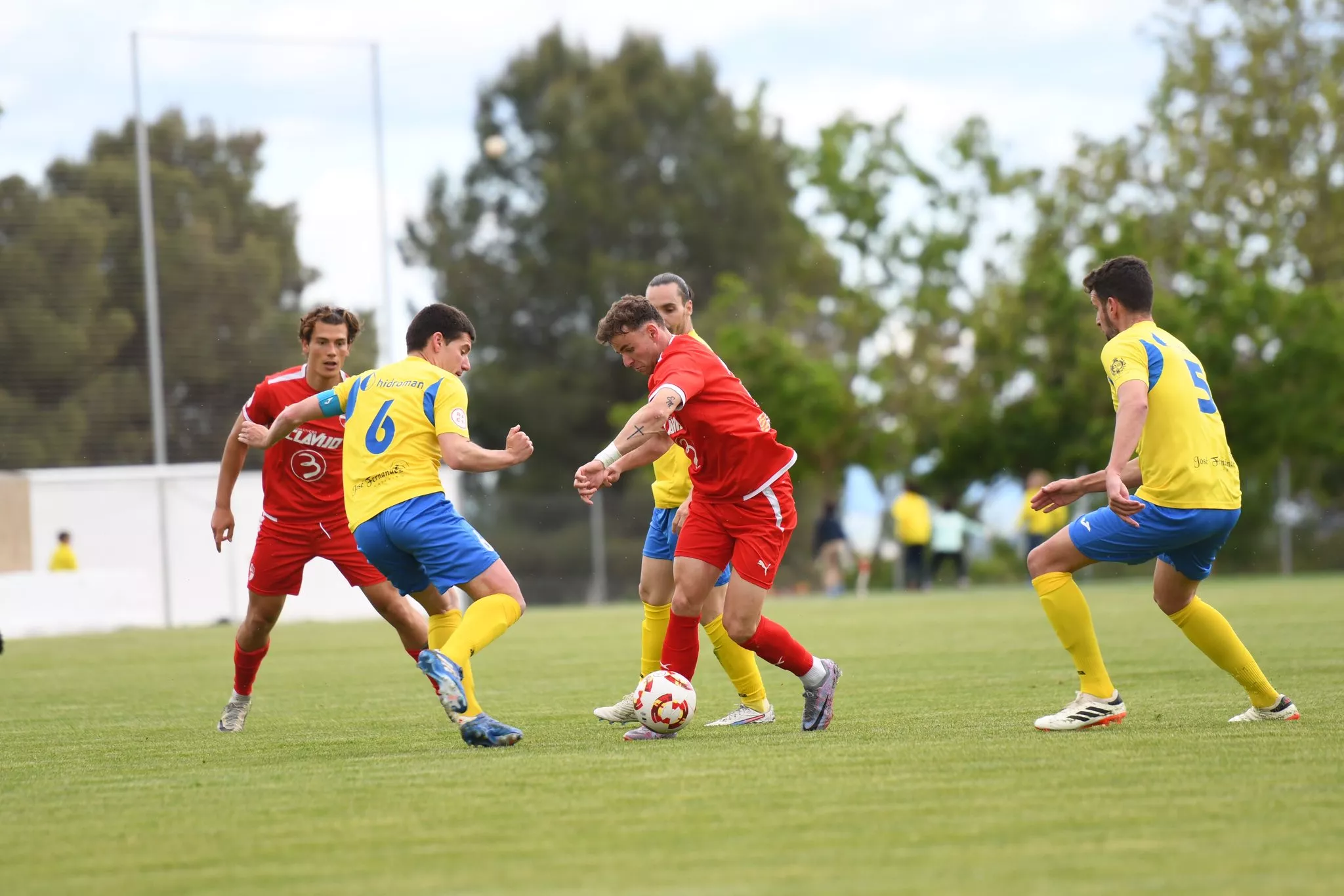Un momento del partido en La Corona. Foto: CD Ebro