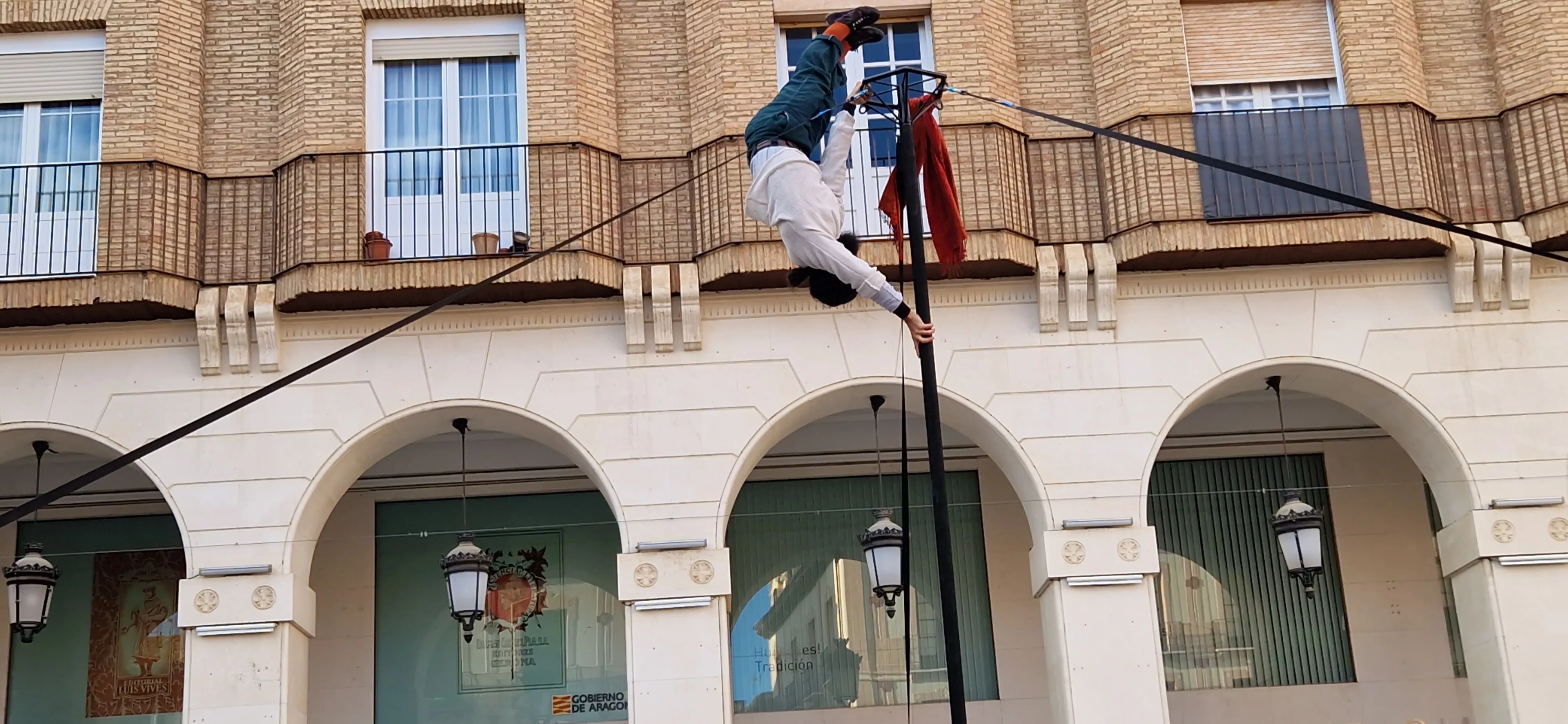 Festival de circo “Caminando por las nubes” en la plaza López Allué de Huesca. Foto Myriam Martínez