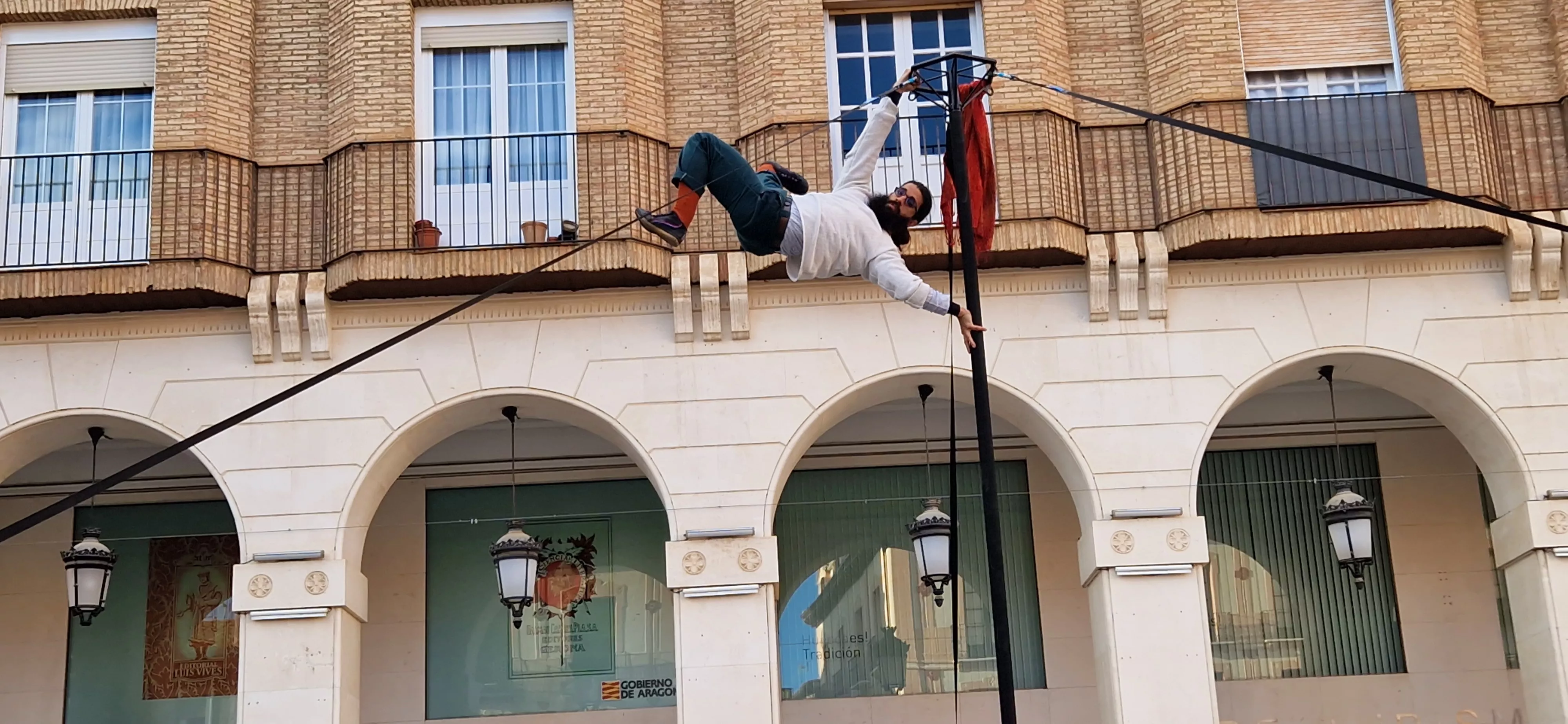 Festival de circo “Caminando por las nubes” en la plaza López Allué de Huesca. Foto Myriam Martínez