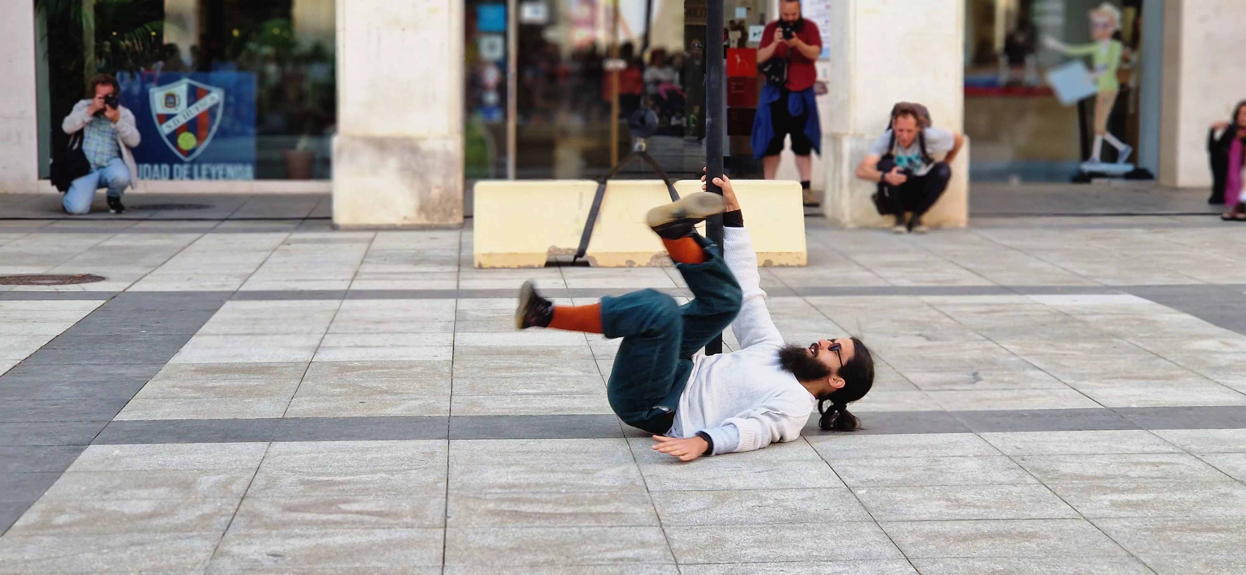 Festival de circo “Caminando por las nubes” en la plaza López Allué de Huesca. Foto Myriam Martínez