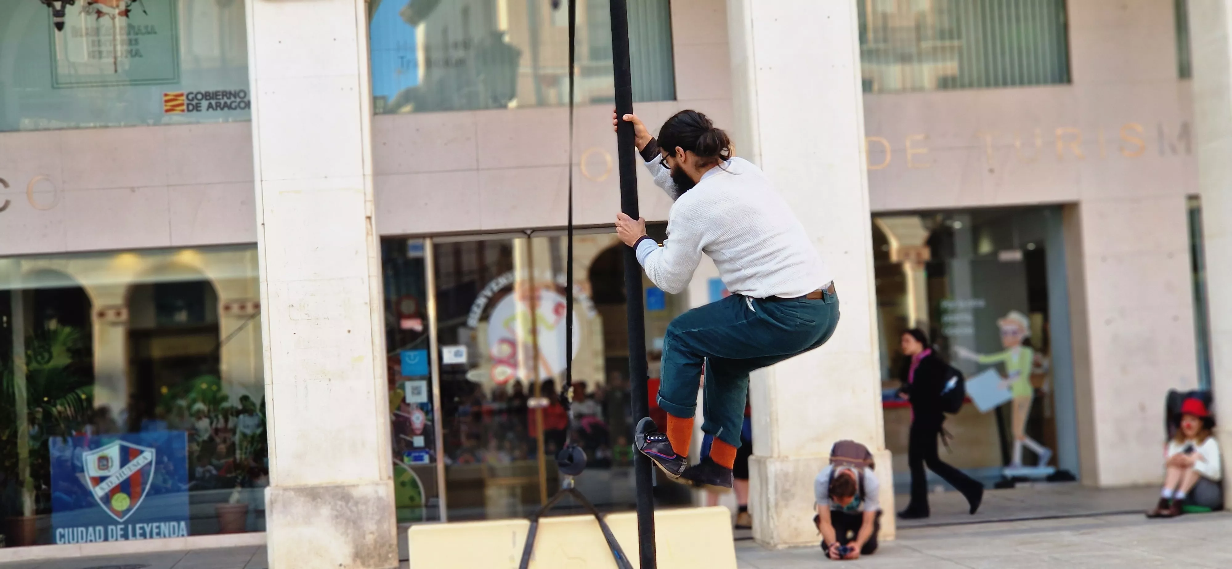 Festival de circo “Caminando por las nubes” en la plaza López Allué de Huesca. Foto Myriam Martínez