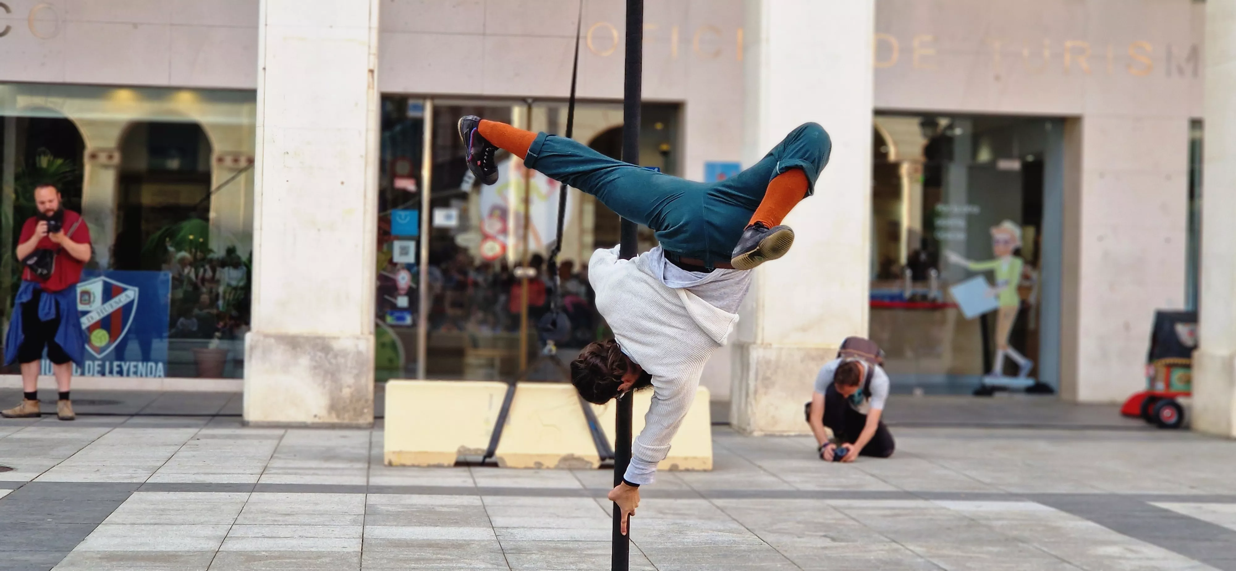 Festival de circo “Caminando por las nubes” en la plaza López Allué de Huesca. Foto Myriam Martínez