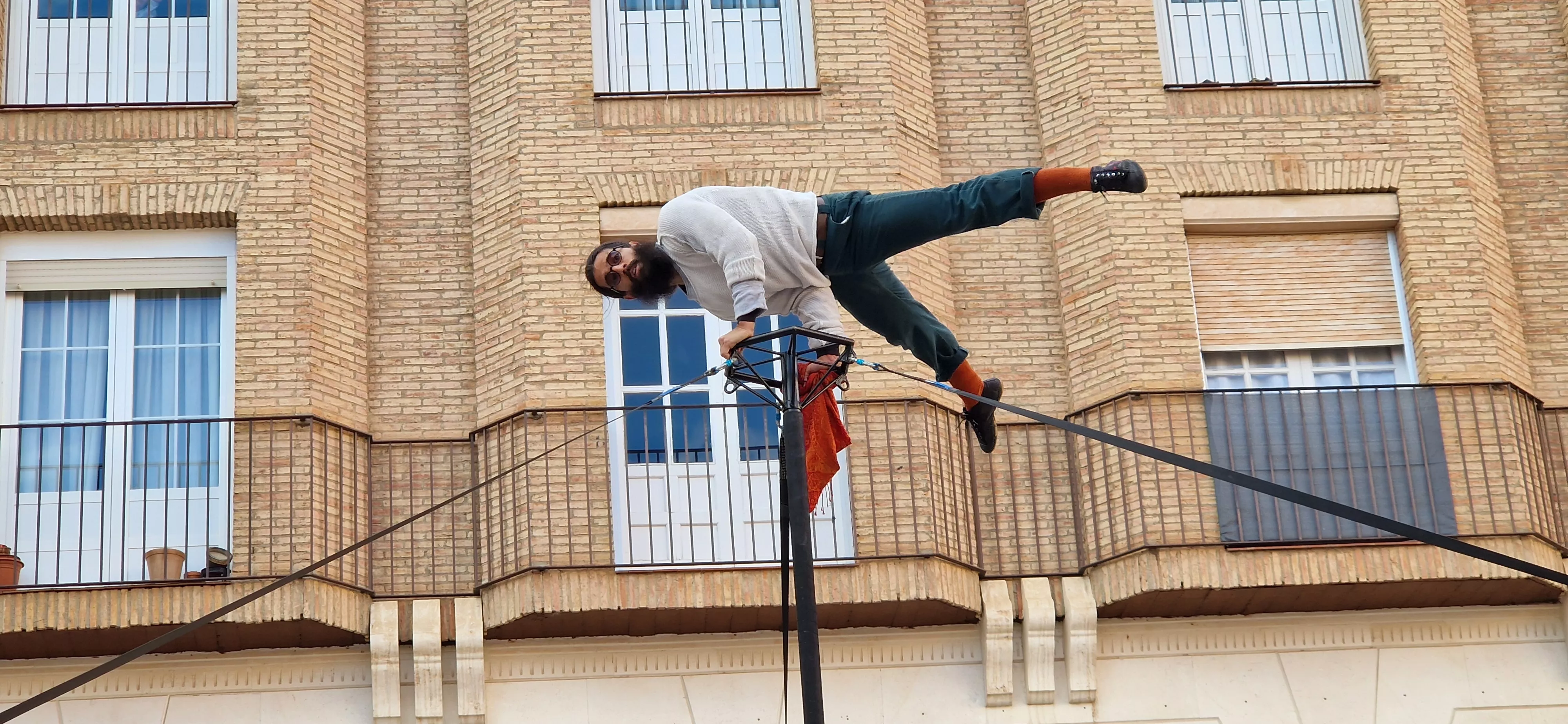 Festival de circo “Caminando por las nubes” en la plaza López Allué de Huesca. Foto Myriam Martínez