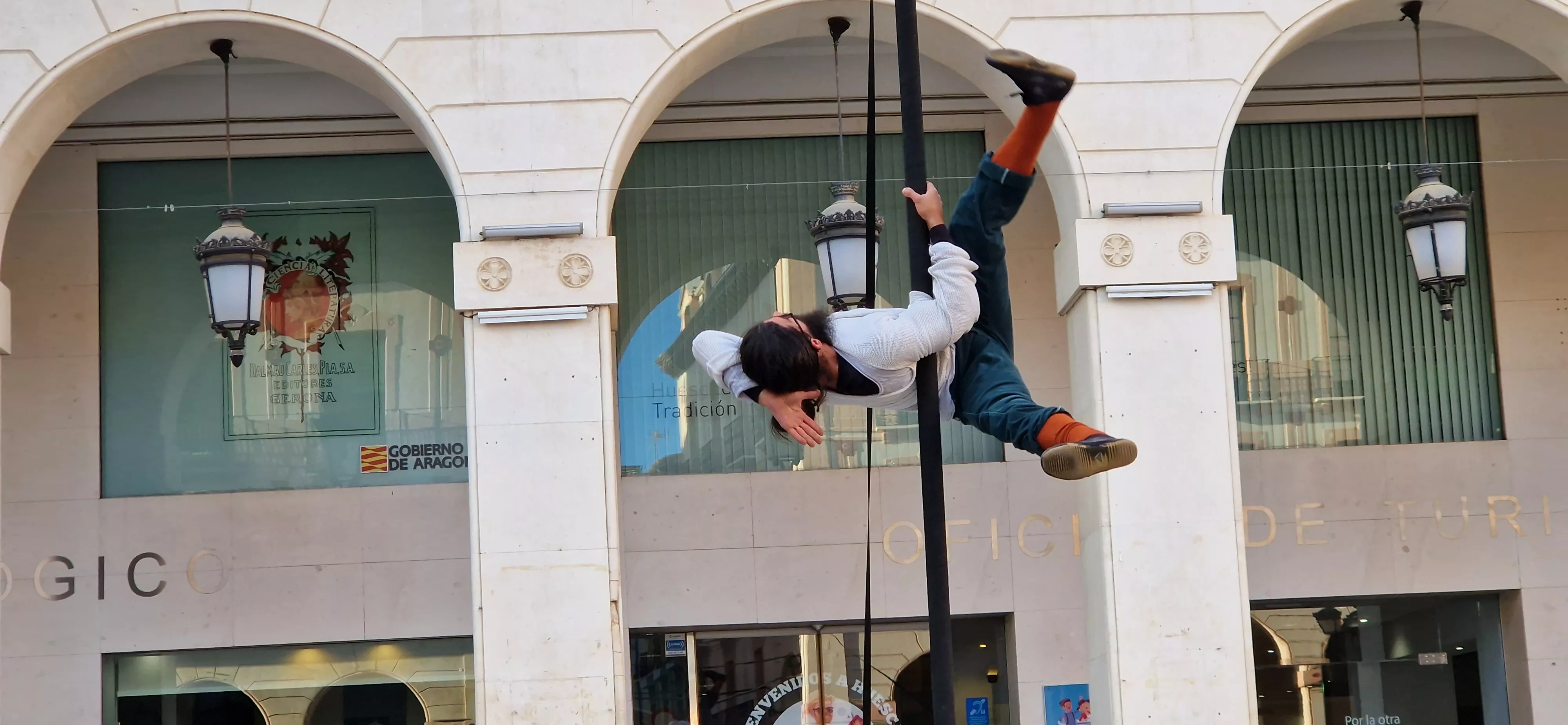Festival de circo “Caminando por las nubes” en la plaza López Allué de Huesca. Foto Myriam Martínez