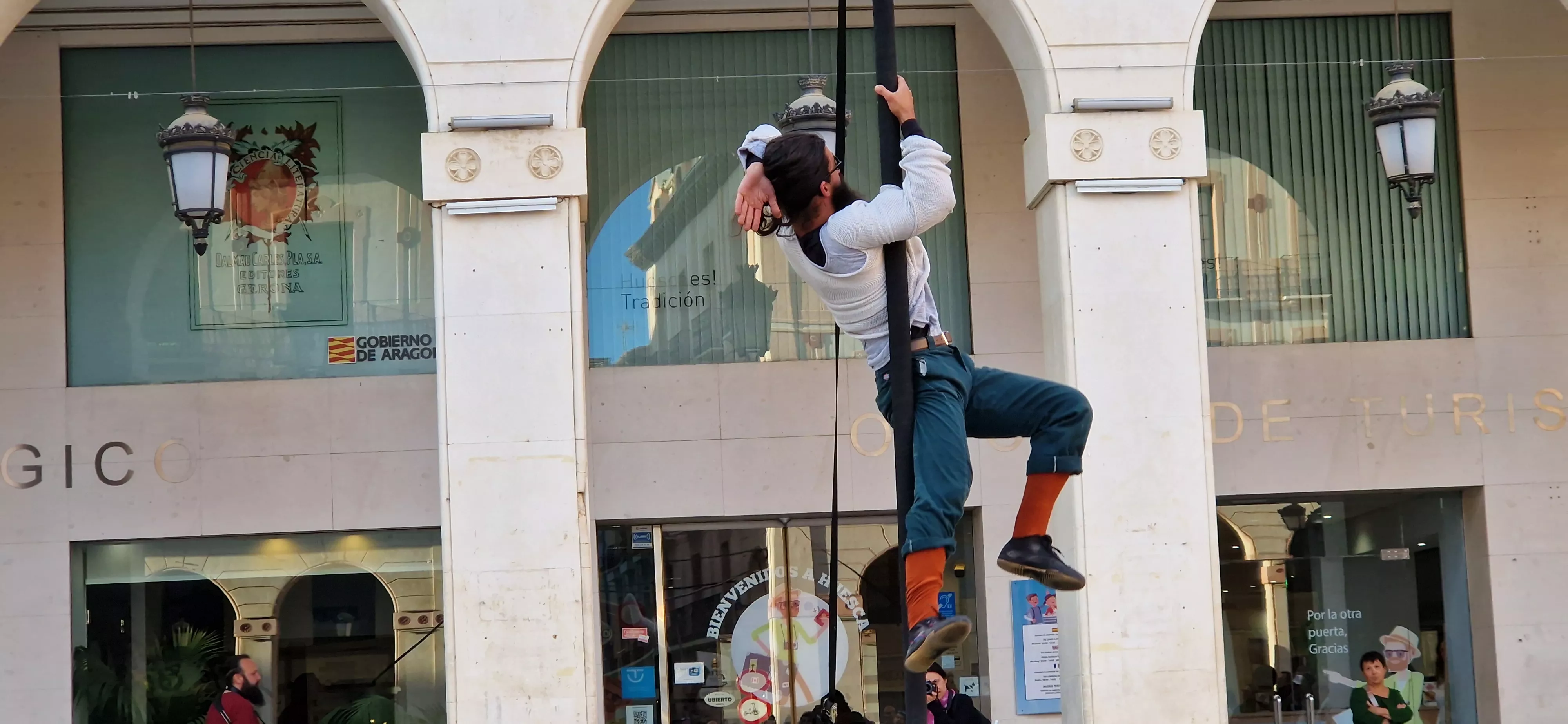 Festival de circo “Caminando por las nubes” en la plaza López Allué de Huesca. Foto Myriam Martínez