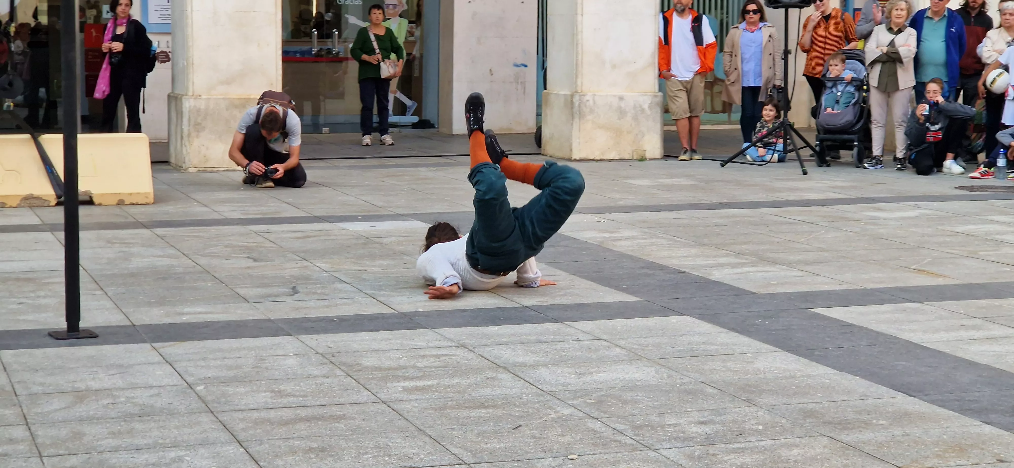 Festival de circo “Caminando por las nubes” en la plaza López Allué de Huesca. Foto Myriam Martínez