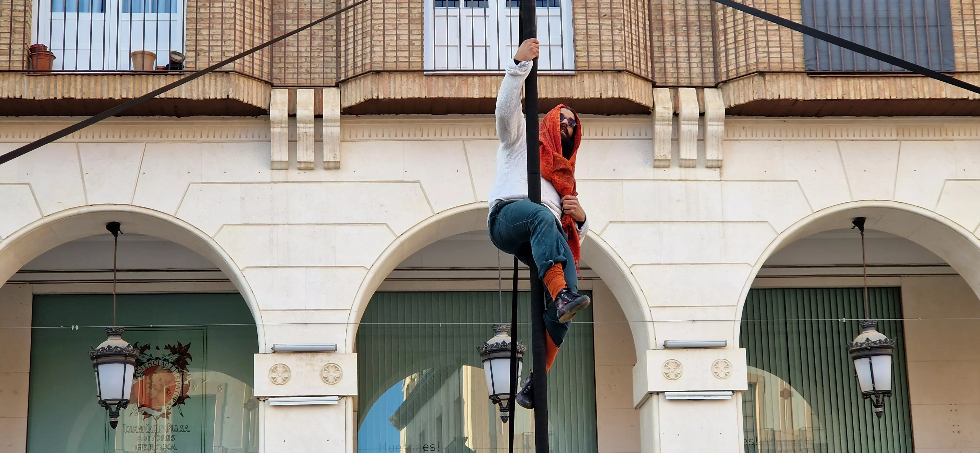 Festival de circo “Caminando por las nubes” en la plaza López Allué de Huesca. Foto Myriam Martínez