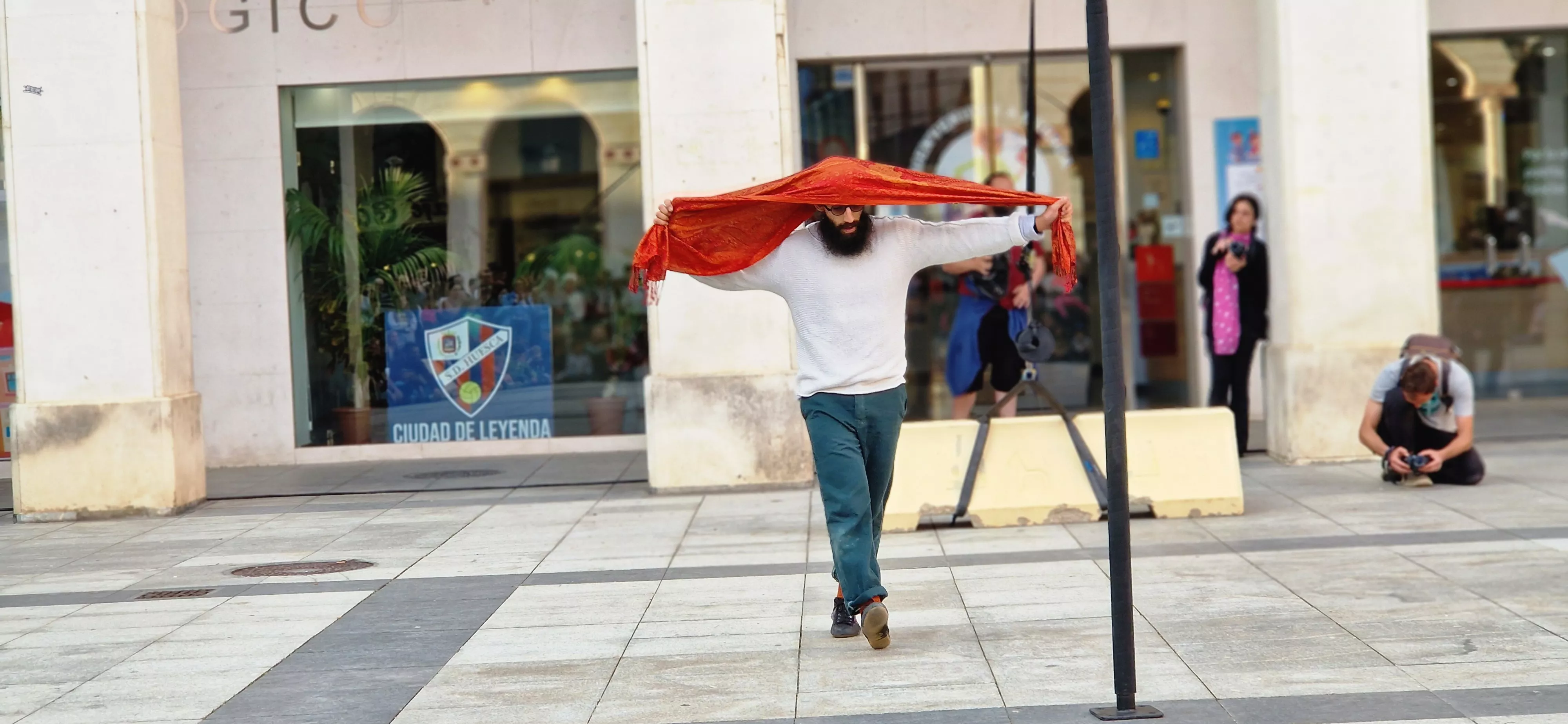 Festival de circo “Caminando por las nubes” en la plaza López Allué de Huesca. Foto Myriam Martínez