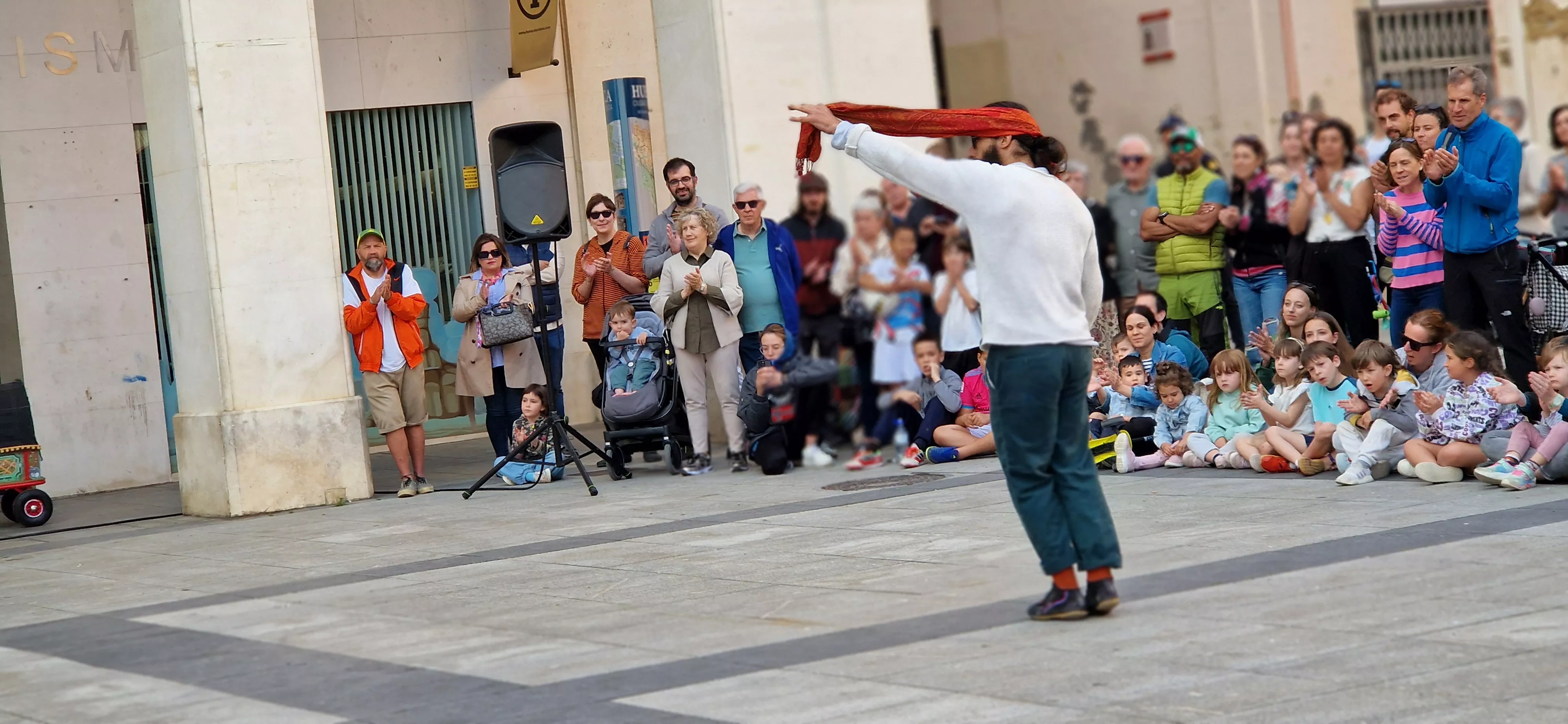 Festival de circo “Caminando por las nubes” en la plaza López Allué de Huesca. Foto Myriam Martínez