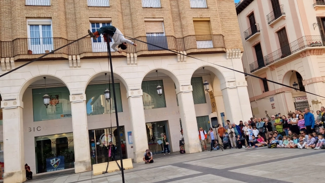 Festival de circo “Caminando por las nubes” en la plaza López Allué de Huesca. Foto Myriam Martínez