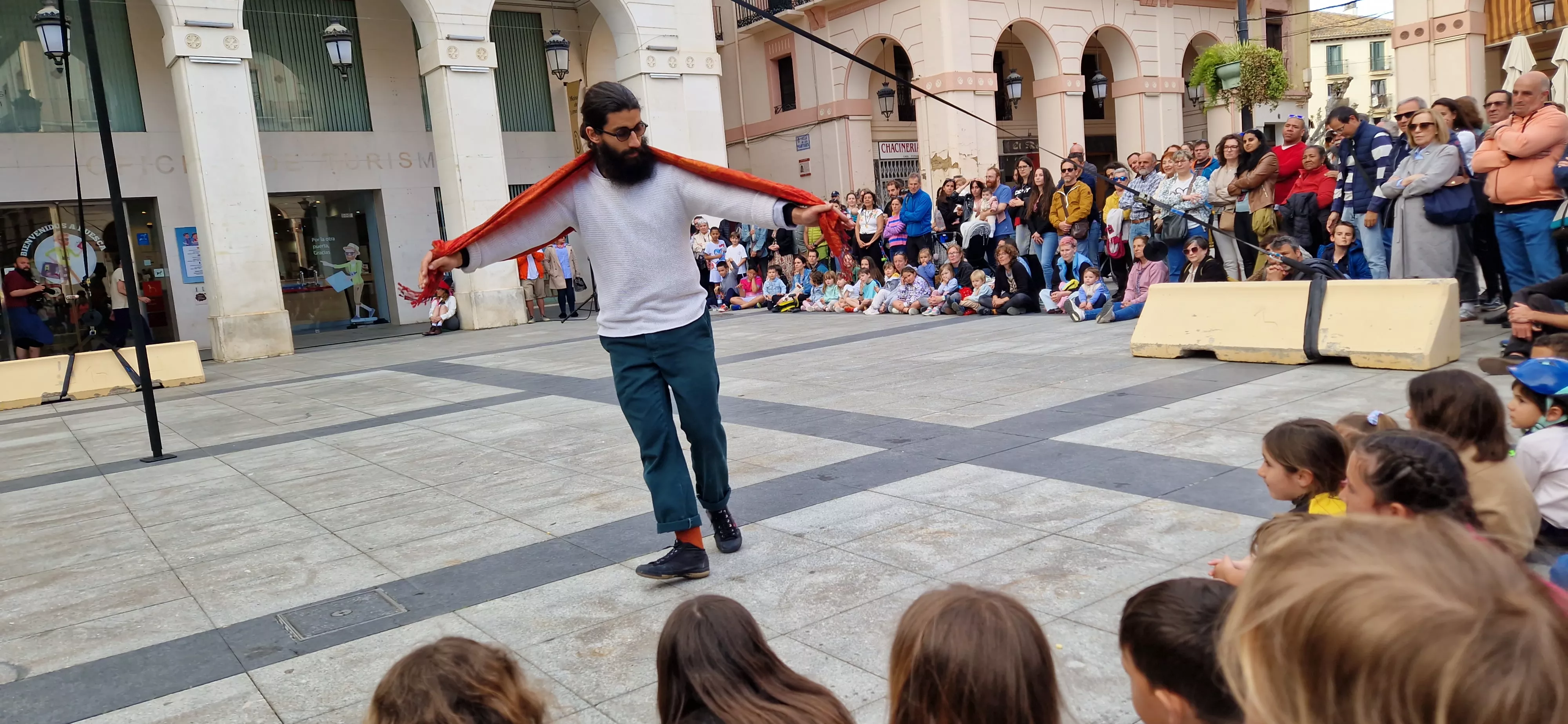 Festival de circo “Caminando por las nubes” en la plaza López Allué de Huesca. Foto Myriam Martínez
