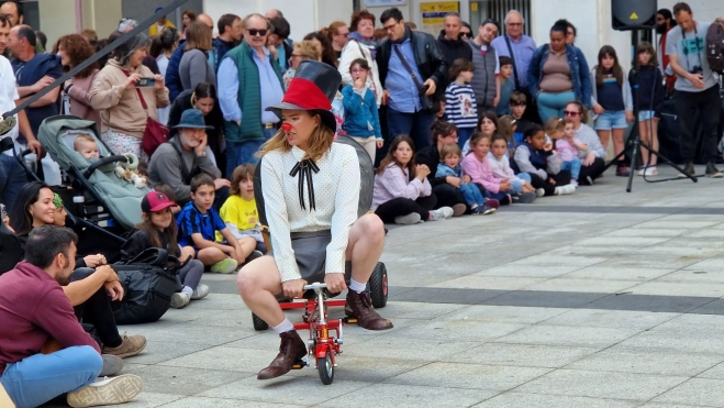 Festival de circo “Caminando por las nubes” en la plaza López Allué de Huesca. Foto Myriam Martínez