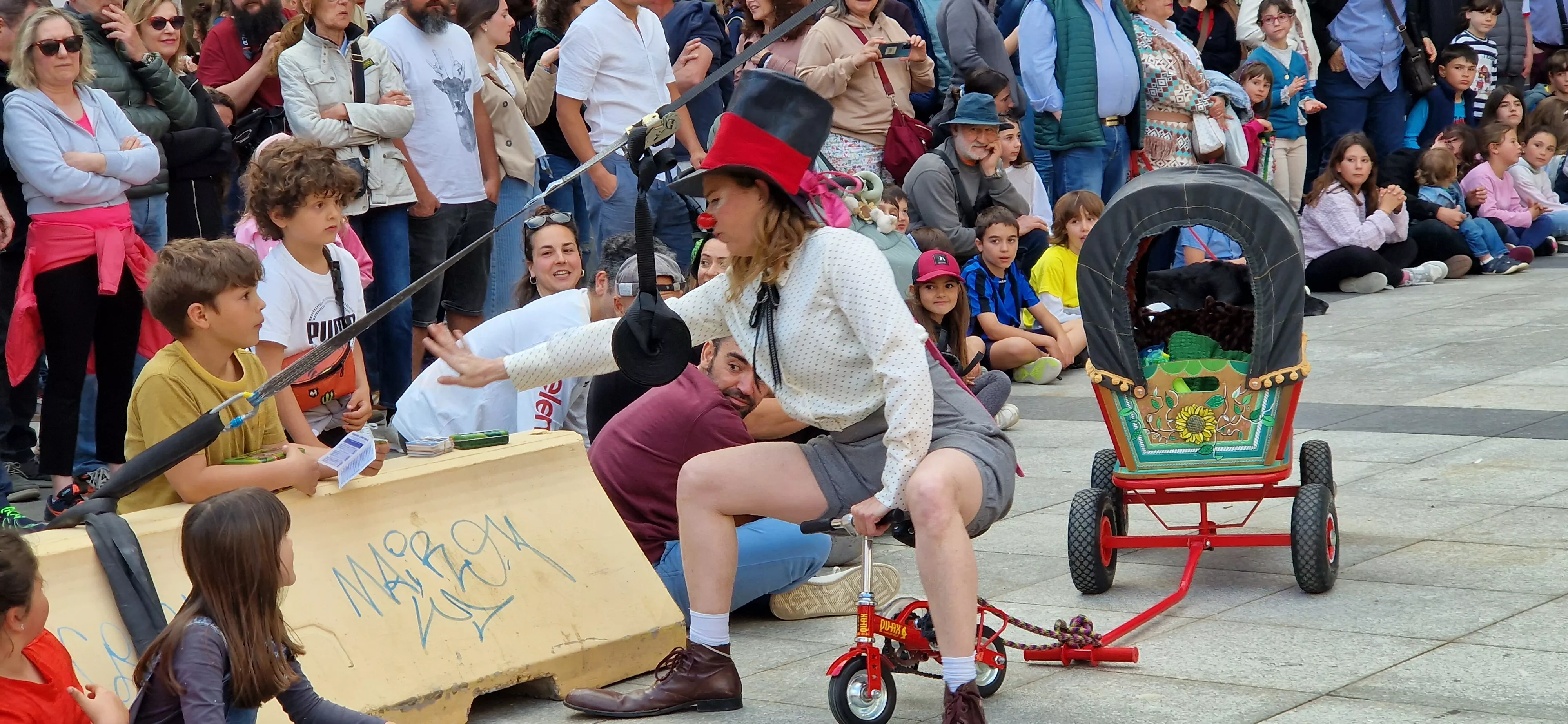 Festival de circo “Caminando por las nubes” en la plaza López Allué de Huesca. Foto Myriam Martínez