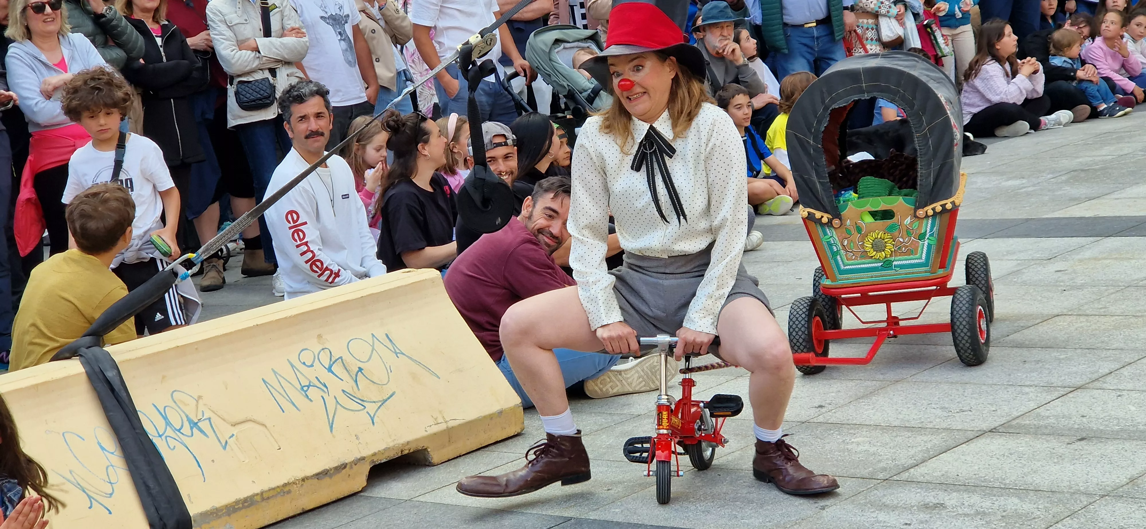 Festival de circo “Caminando por las nubes” en la plaza López Allué de Huesca. Foto Myriam Martínez