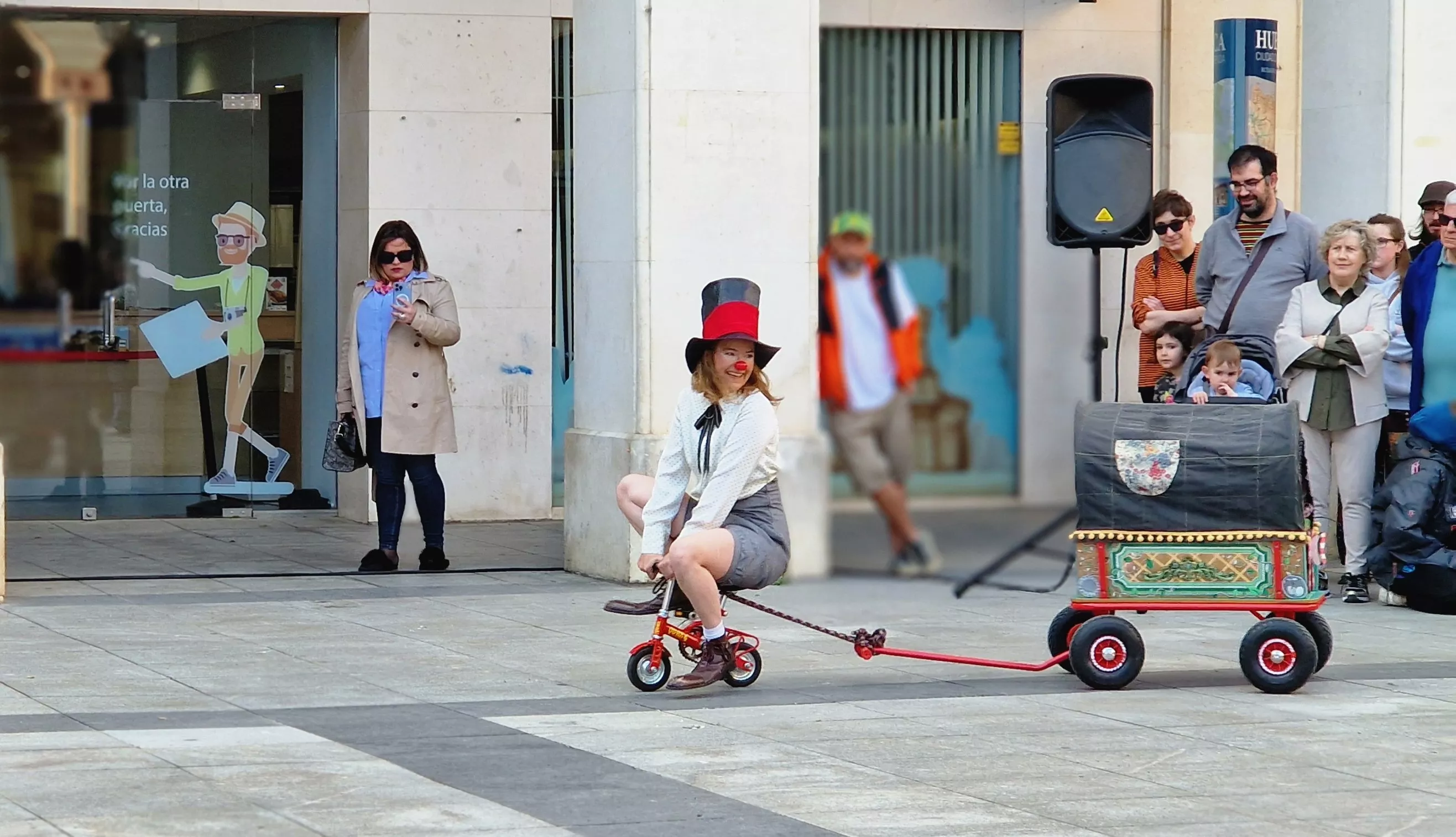 Festival de circo “Caminando por las nubes” en la plaza López Allué de Huesca. Foto Myriam Martínez
