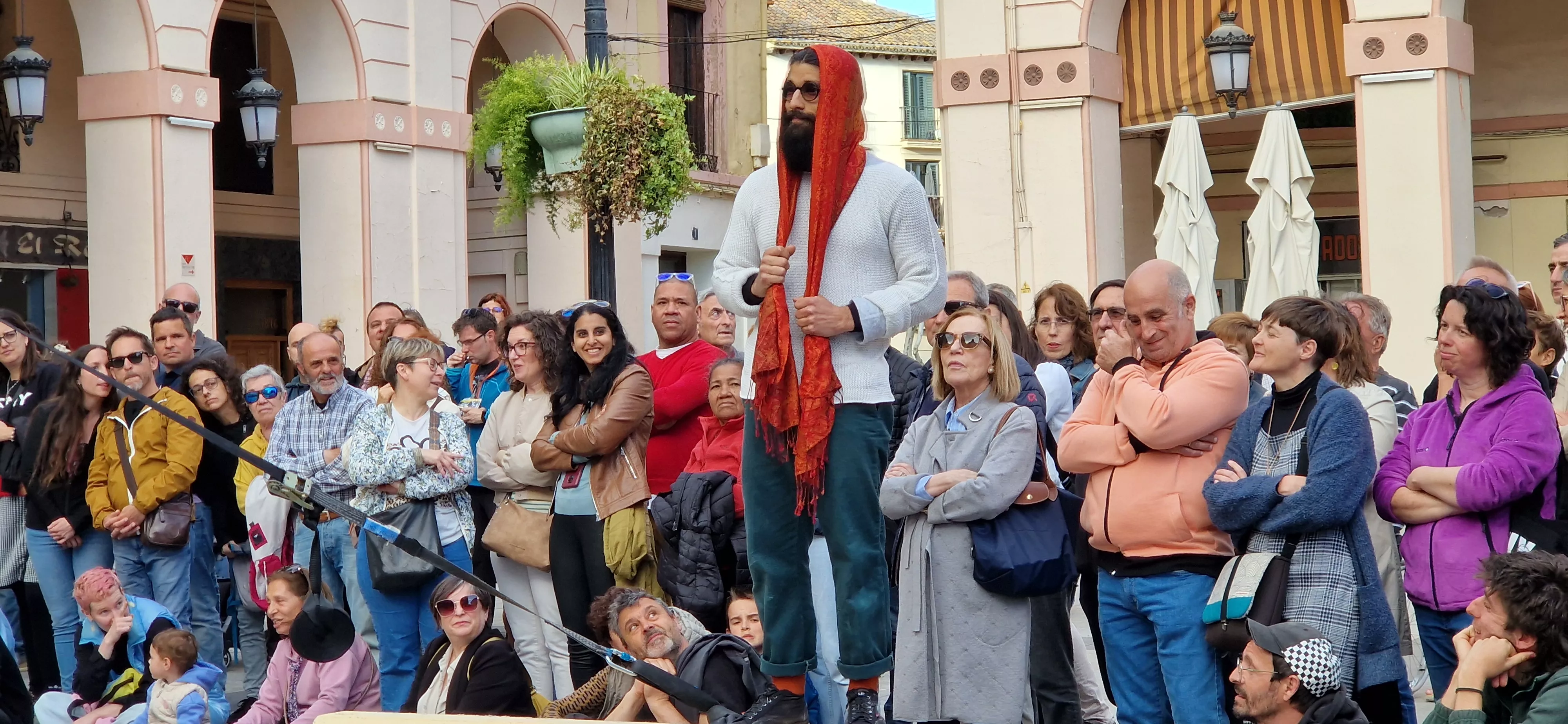 Festival de circo “Caminando por las nubes” en la plaza López Allué de Huesca. Foto Myriam Martínez