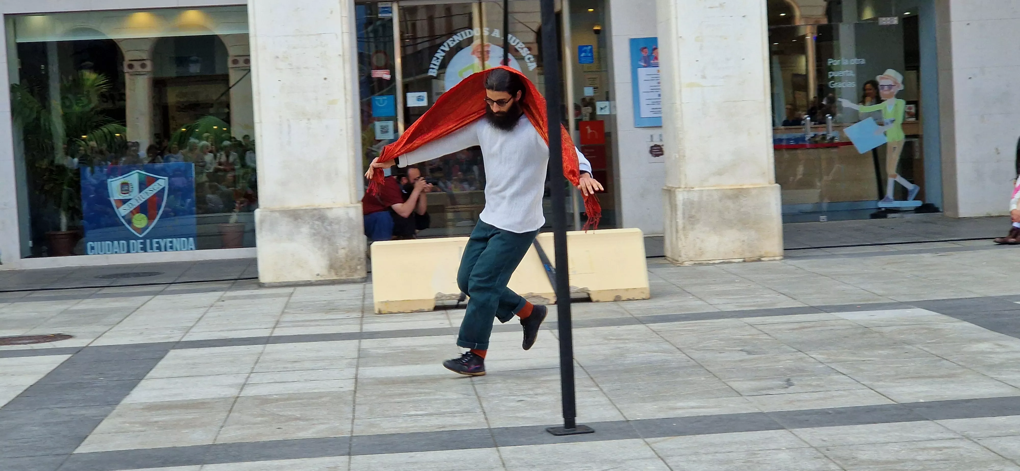 Festival de circo “Caminando por las nubes” en la plaza López Allué de Huesca. Foto Myriam Martínez