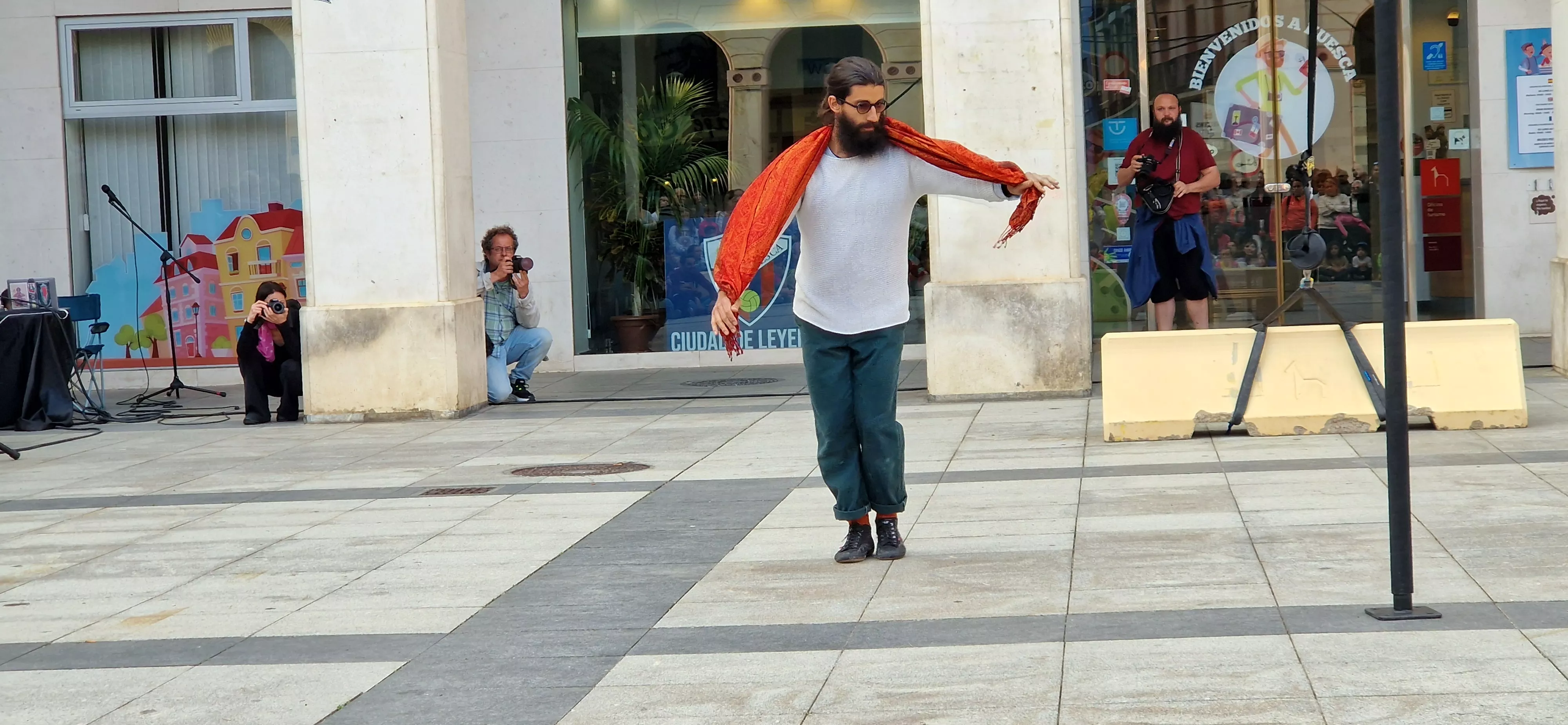 Festival de circo “Caminando por las nubes” en la plaza López Allué de Huesca. Foto Myriam Martínez