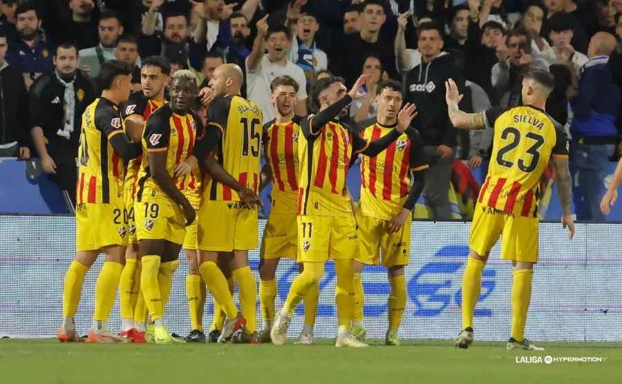 Los jugadores del Huesca celebran el gol de Kortajarena. Foto: LaLiga