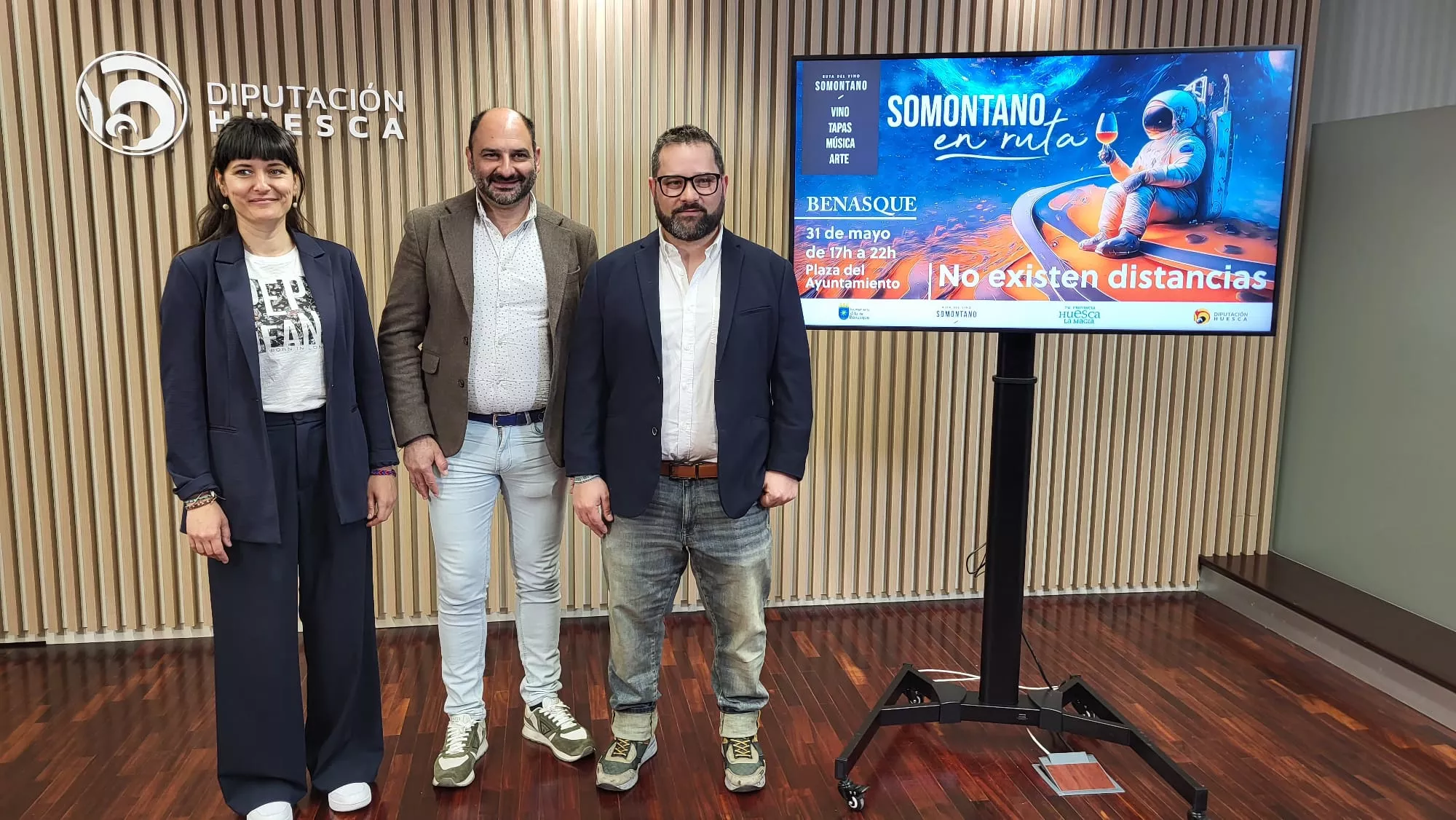 Clara Bosch, Fernando Torres y Albert Carbonell en la presentación de Somontano en Ruta en Benasque
