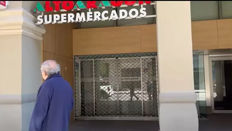 Cierre de Supermercados Altoaragón en la calle Zaragoza
