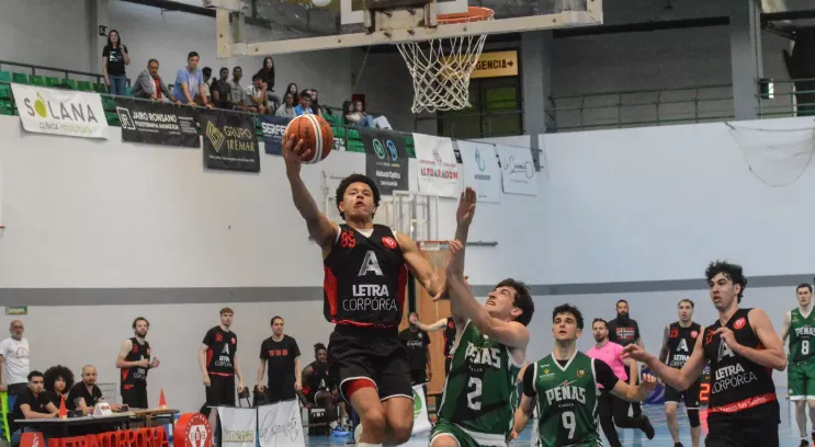 Un momento del partido en Barbastro entre Letra Corpórea y Sorigué Peñas B. Foto: Jorge Mazón/El Cruzado Aragonés