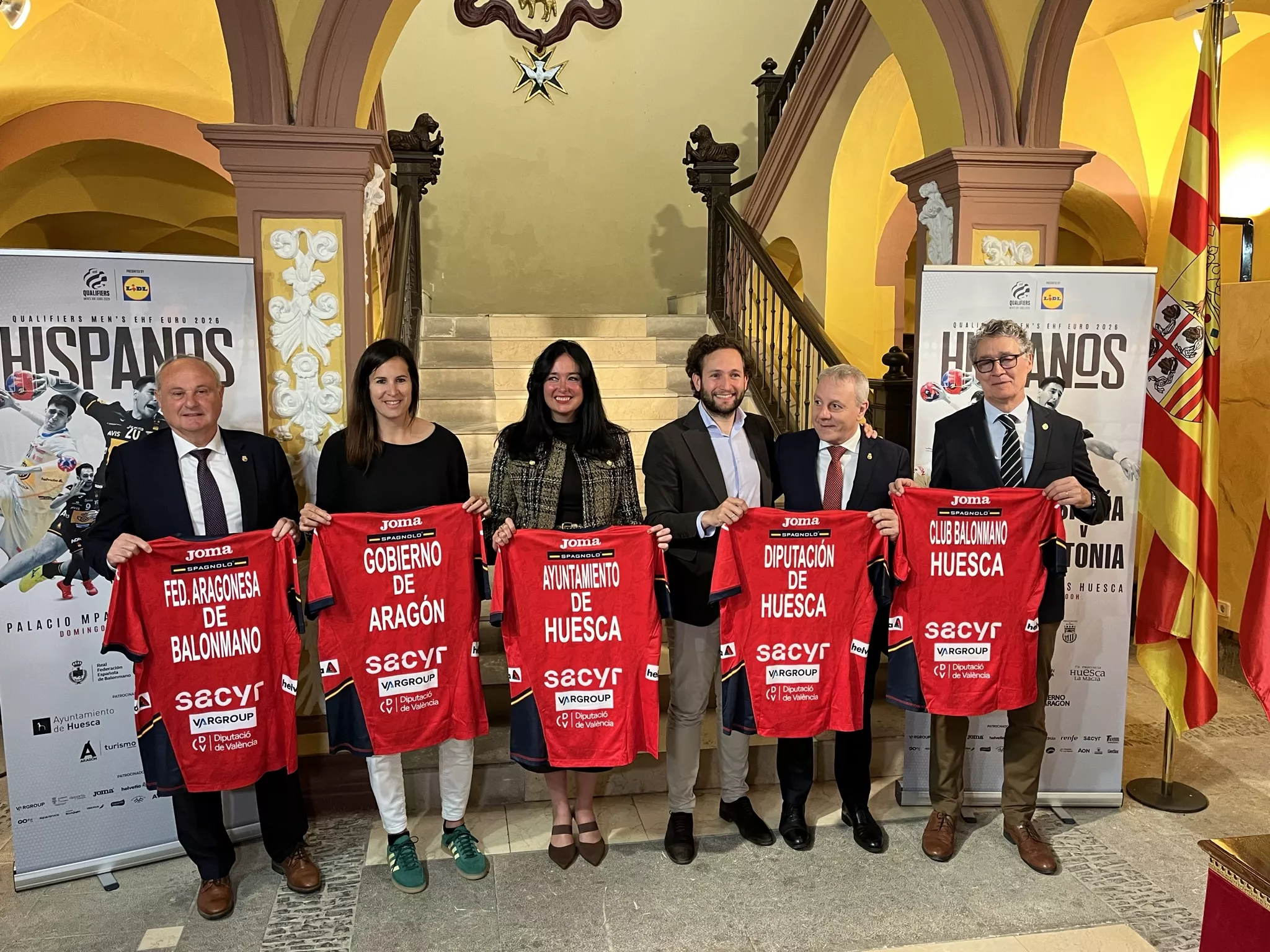 Camaño, García, Orduna, Claver, Blázquez y Giné en la presentación del partido de los Hispanos en Huesca. Foto: Adri Mora