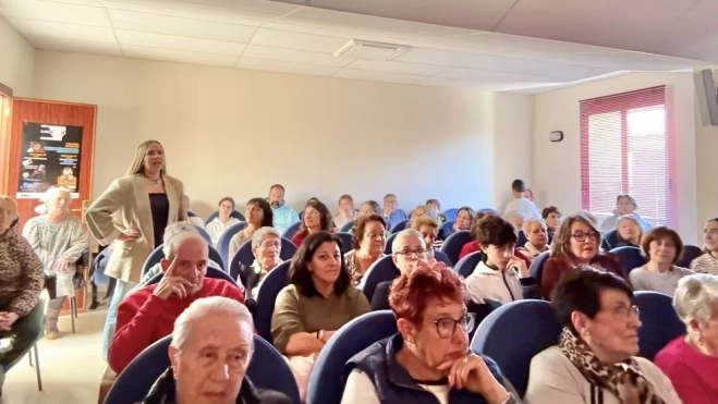 Público asistente a la presentación Público asistente a la presentación
