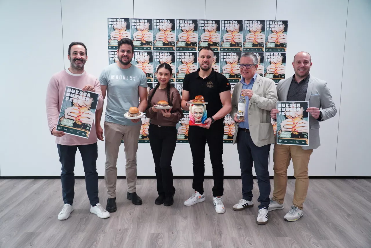 Organizadores y participantes en el Huesca Burger Fest