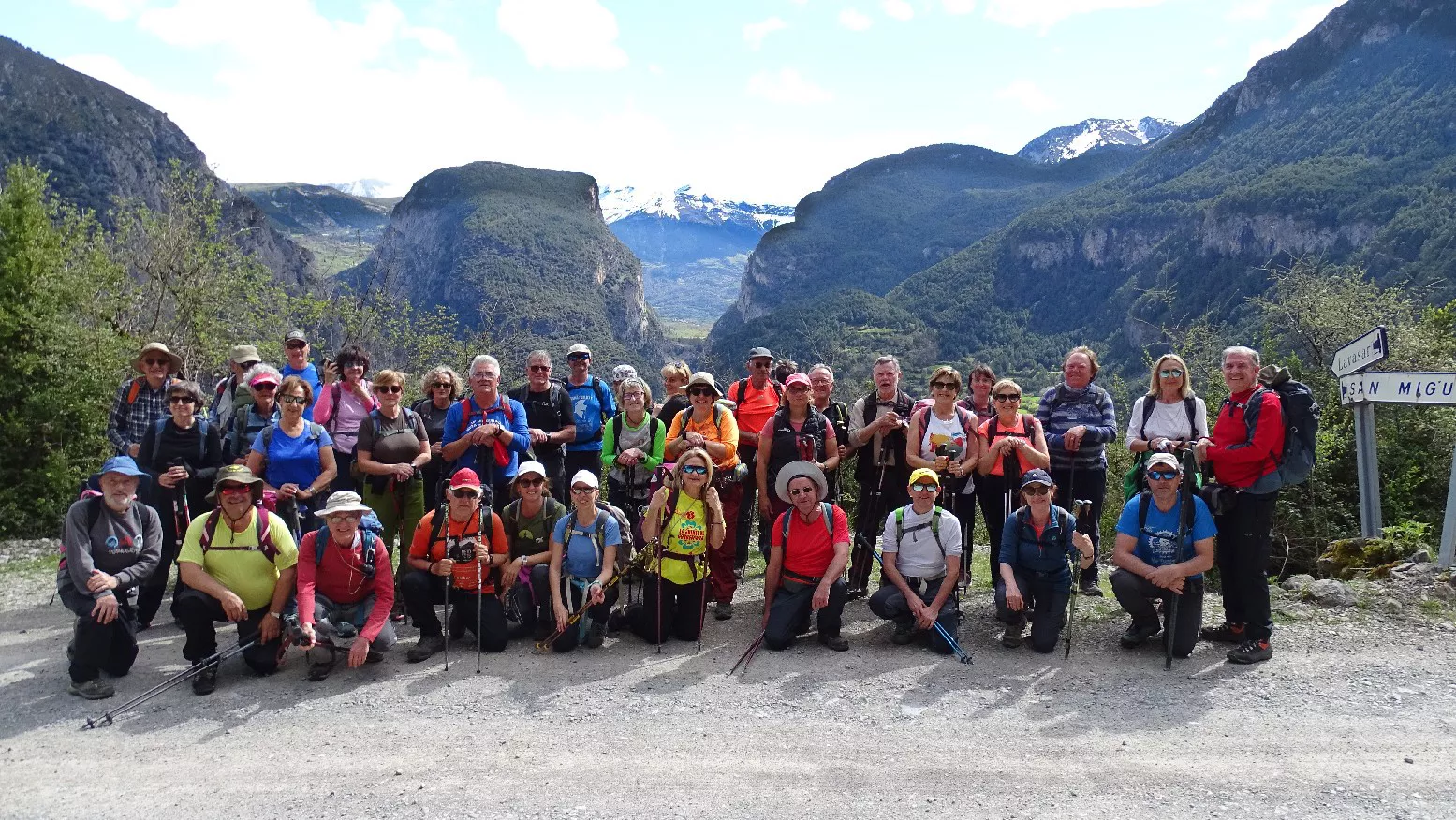 El grupo en la pista Basa Mora. Foto Alfredo Zazo 