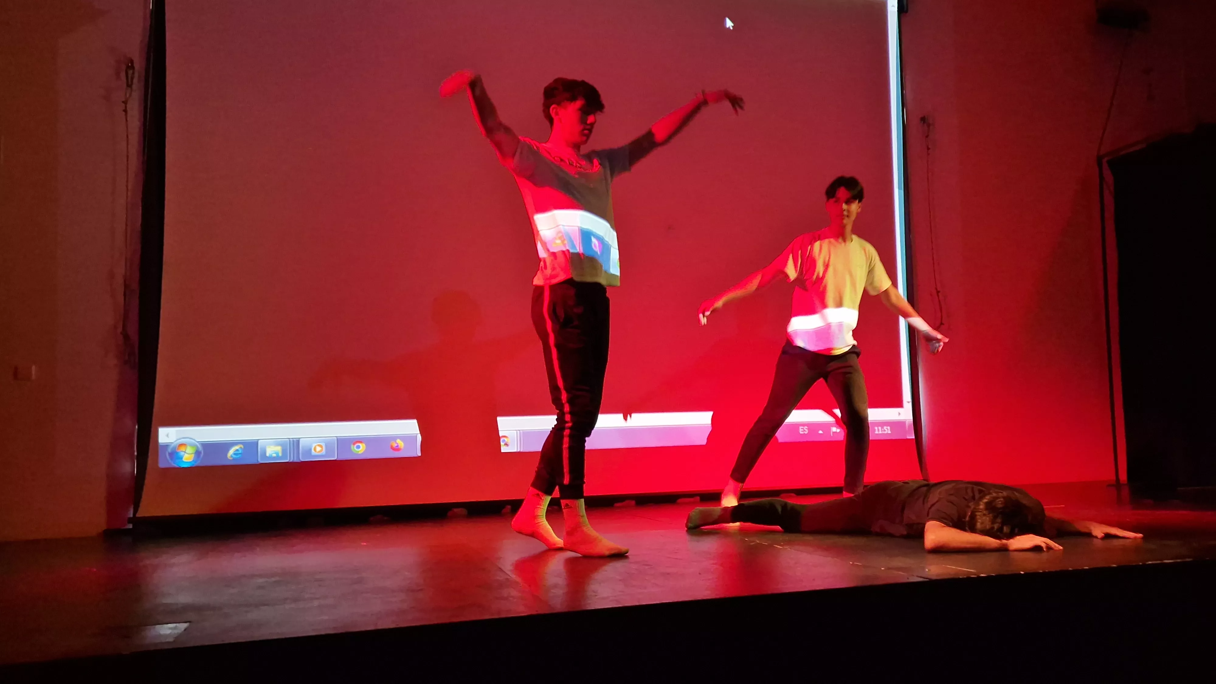 Alumnado de Ciencias de la Actividad Física y el Deporte representando los ODS. Foto Myriam Martínez 