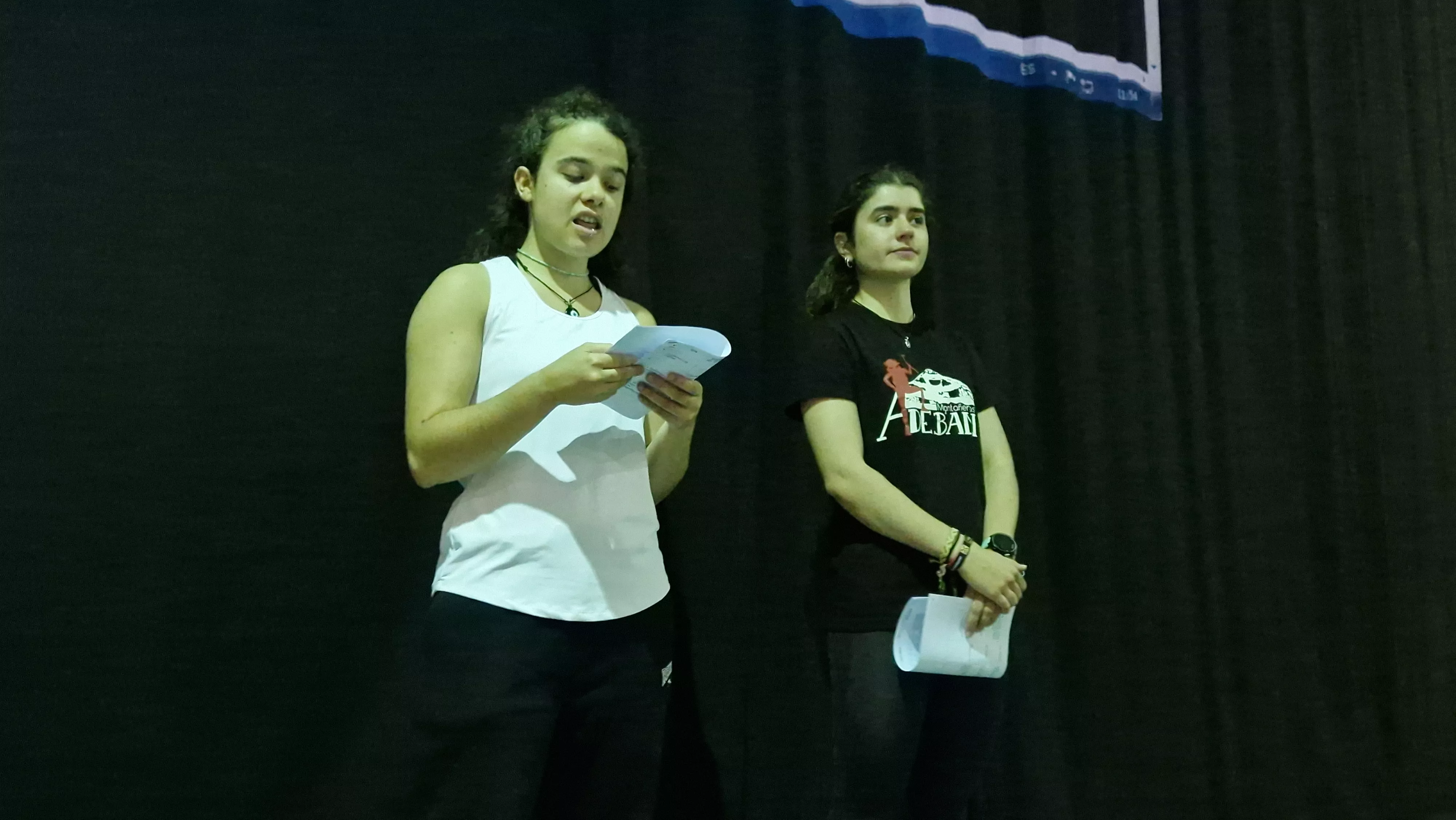 Alumnado de Ciencias de la Actividad Física y el Deporte representando los ODS. Foto Myriam Martínez 