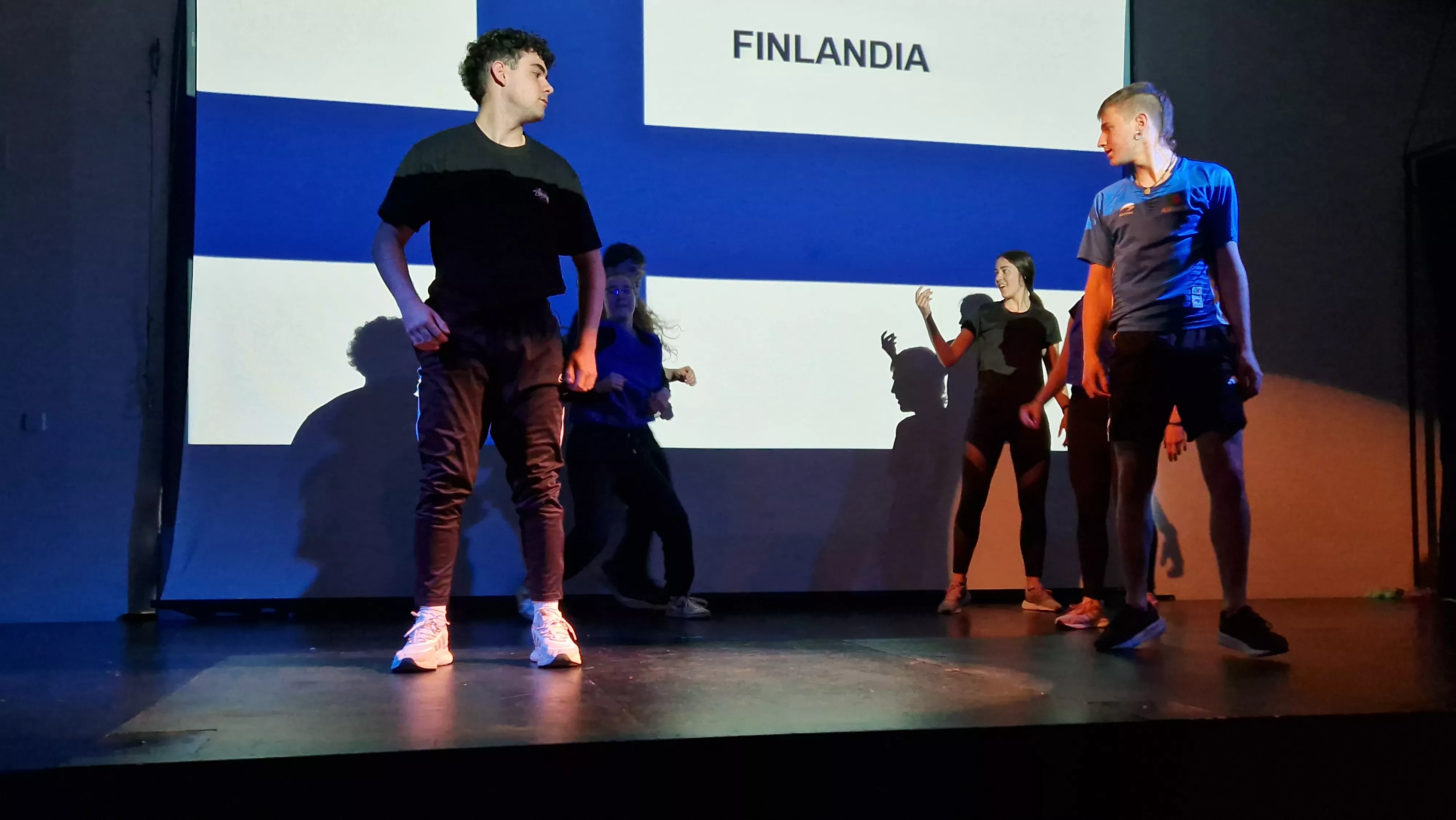 Alumnado de Ciencias de la Actividad Física y el Deporte representando los ODS. Foto Myriam Martínez 