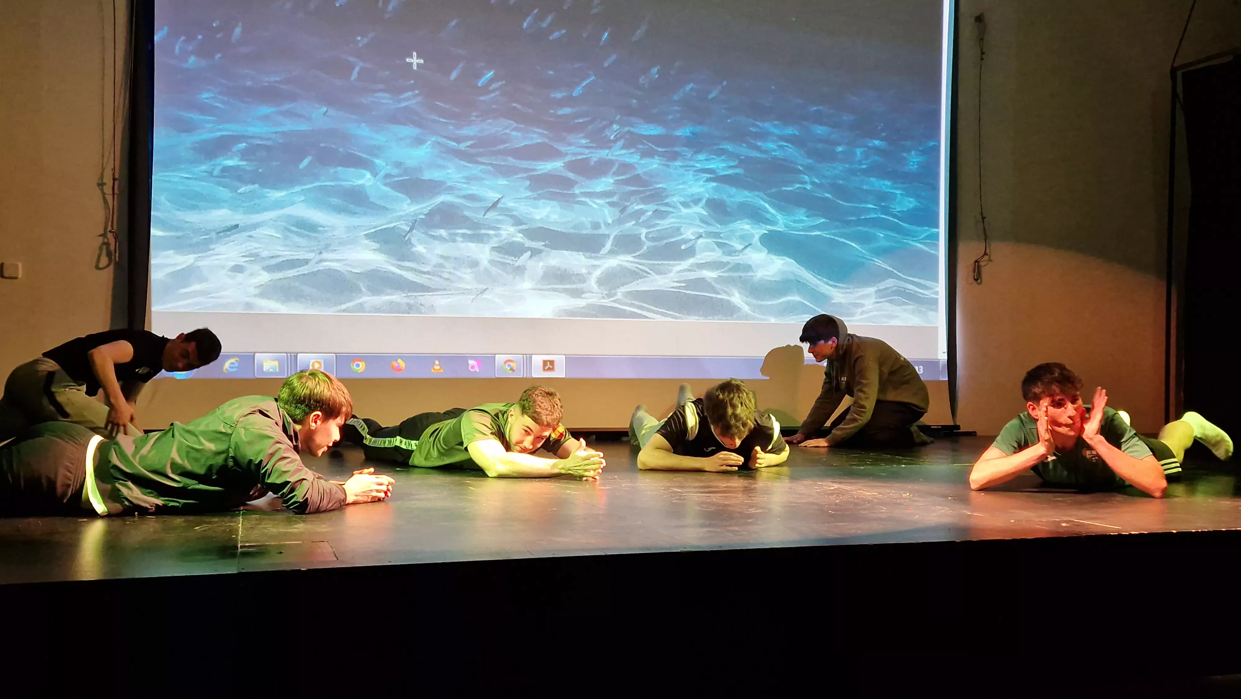 Alumnado de Ciencias de la Actividad Física y el Deporte representando los ODS. Foto Myriam Martínez 