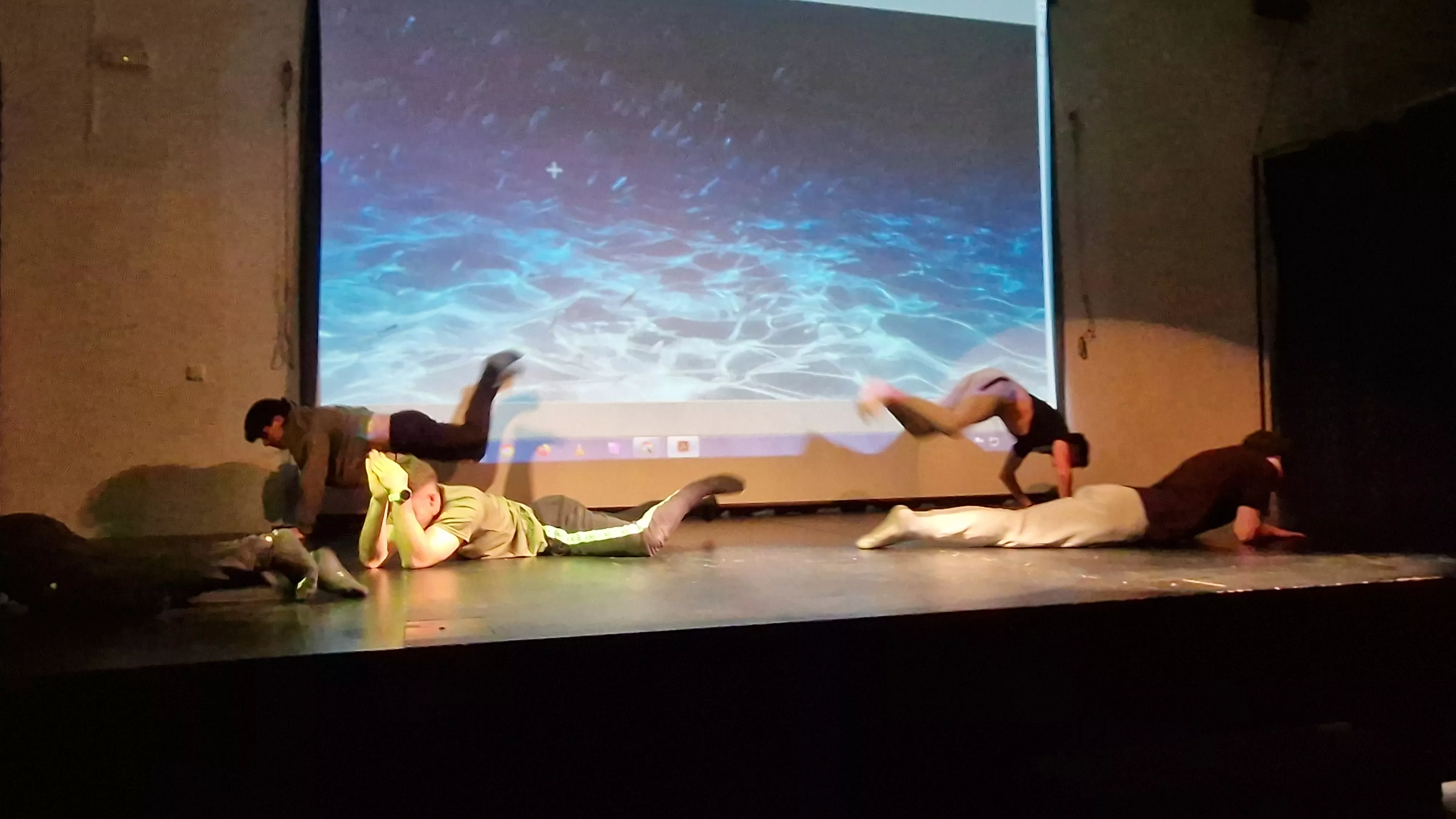 Alumnado de Ciencias de la Actividad Física y el Deporte representando los ODS. Foto Myriam Martínez 