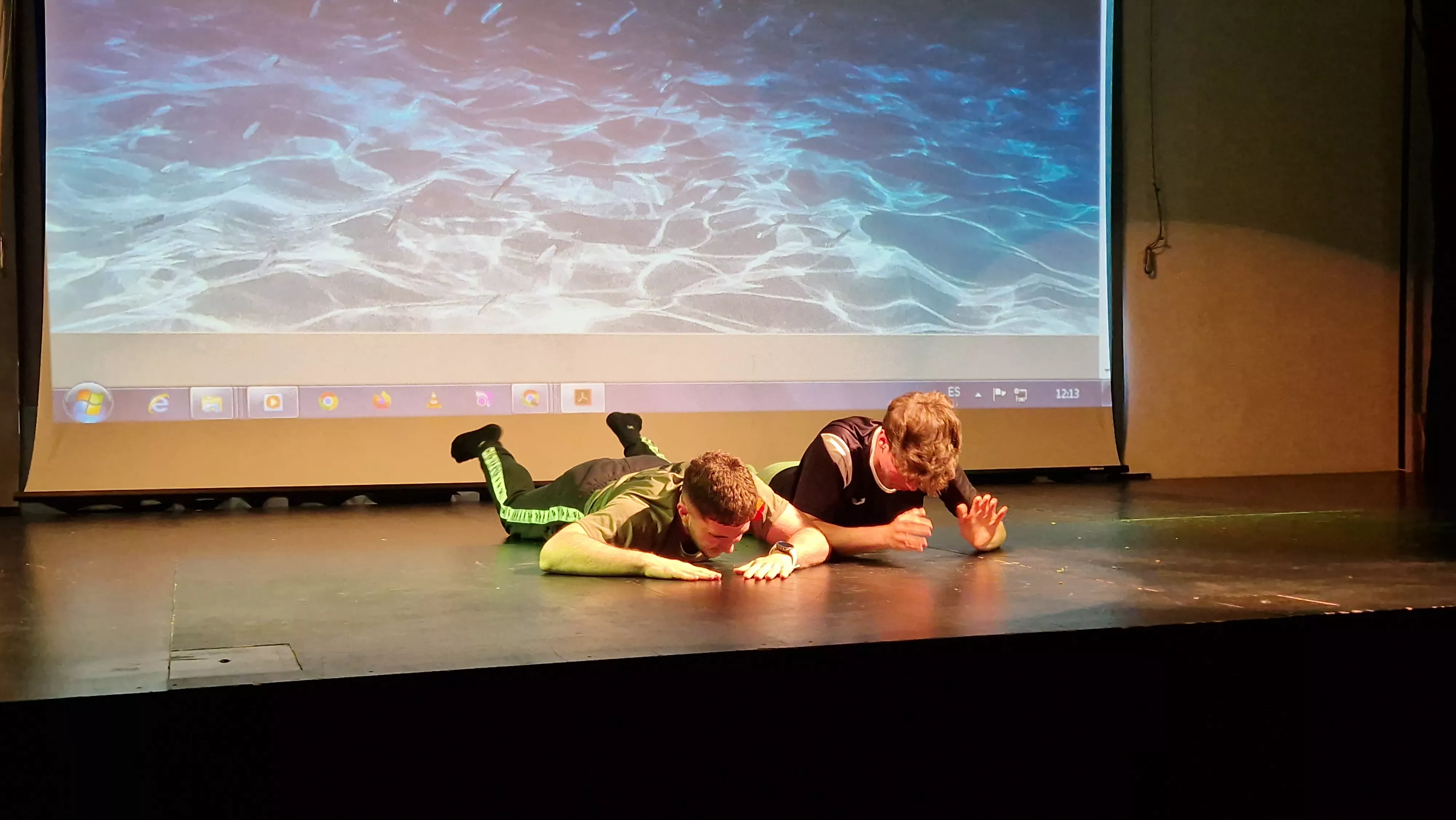 Alumnado de Ciencias de la Actividad Física y el Deporte representando los ODS. Foto Myriam Martínez 