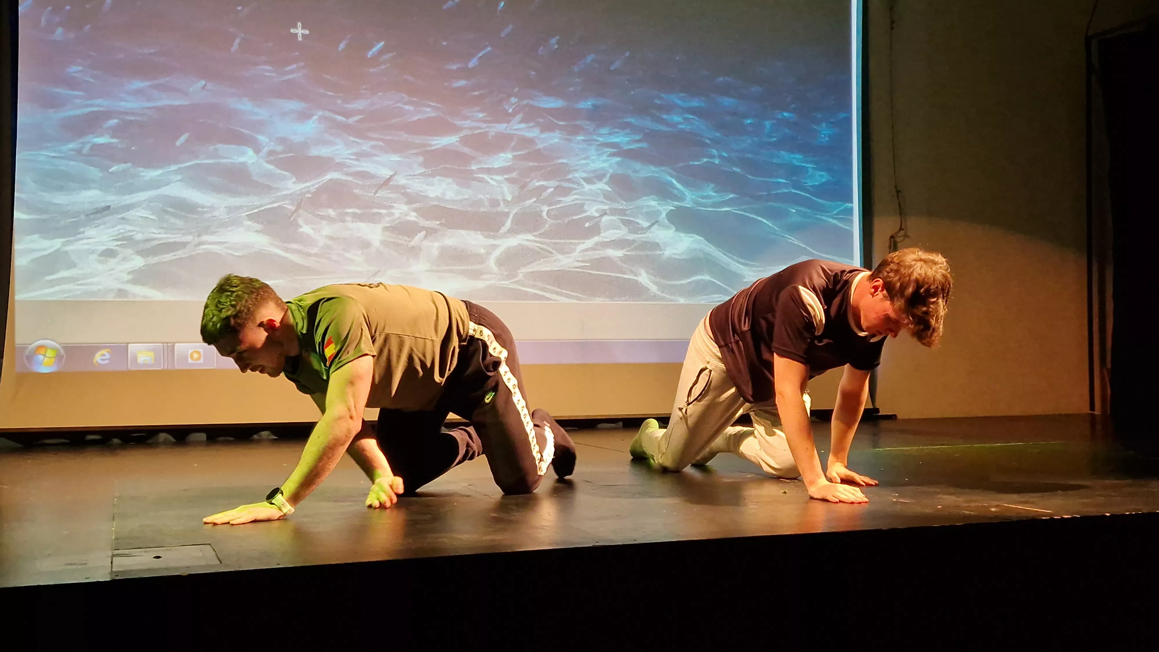 Alumnado de Ciencias de la Actividad Física y el Deporte representando los ODS. Foto Myriam Martínez 