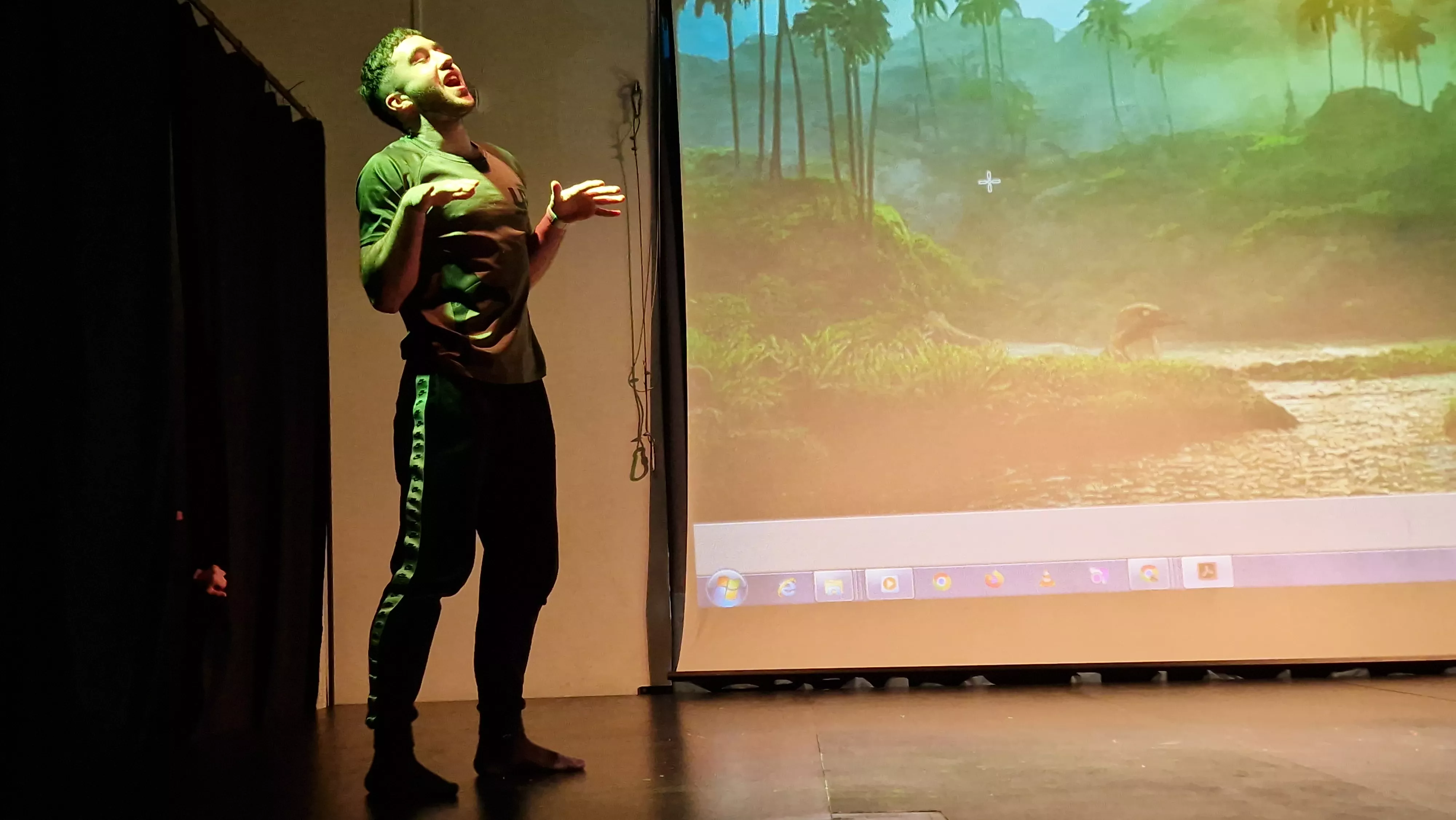 Alumnado de Ciencias de la Actividad Física y el Deporte representando los ODS. Foto Myriam Martínez 