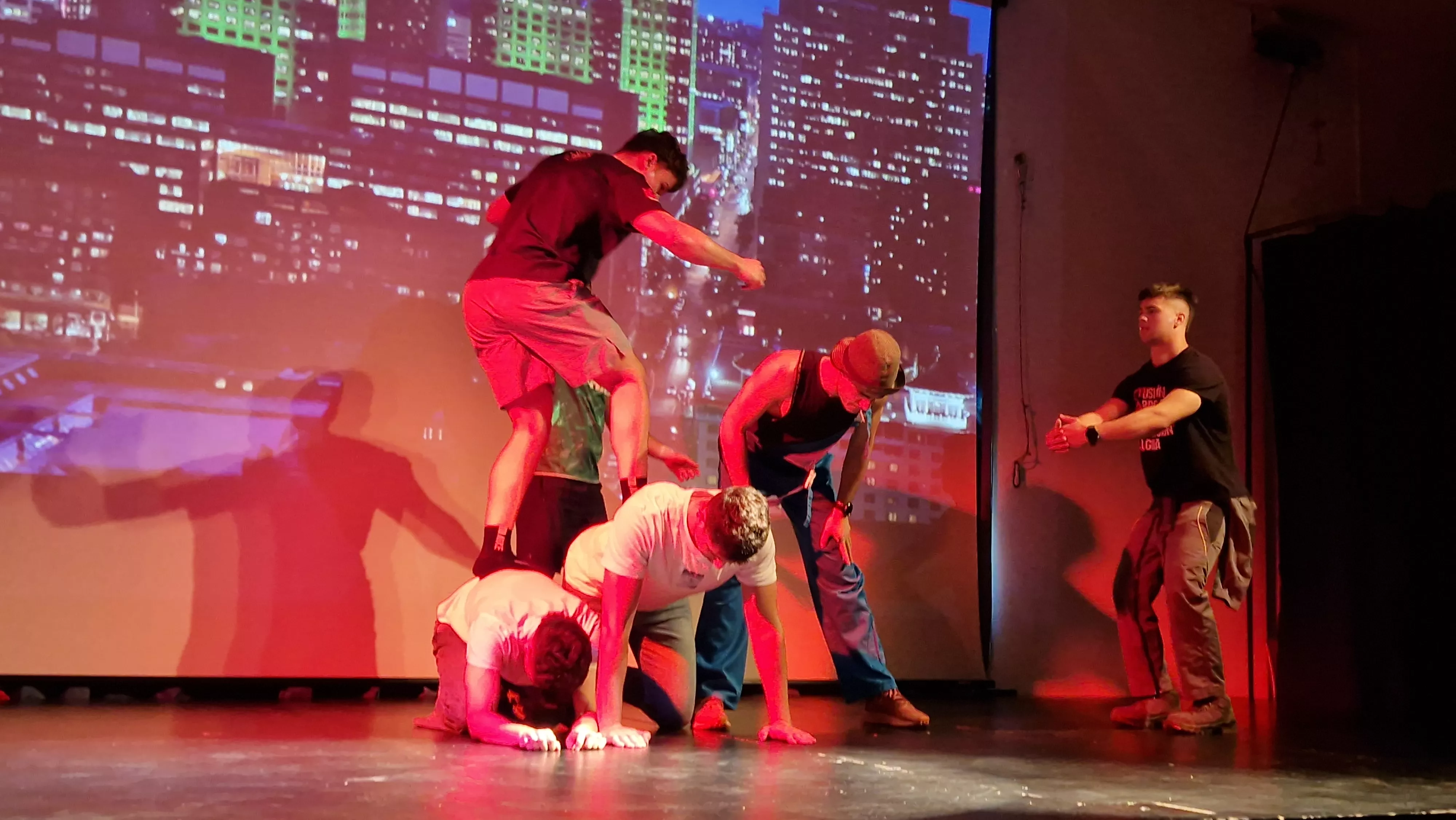 Alumnado de Ciencias de la Actividad Física y el Deporte representando los ODS. Foto Myriam Martínez 