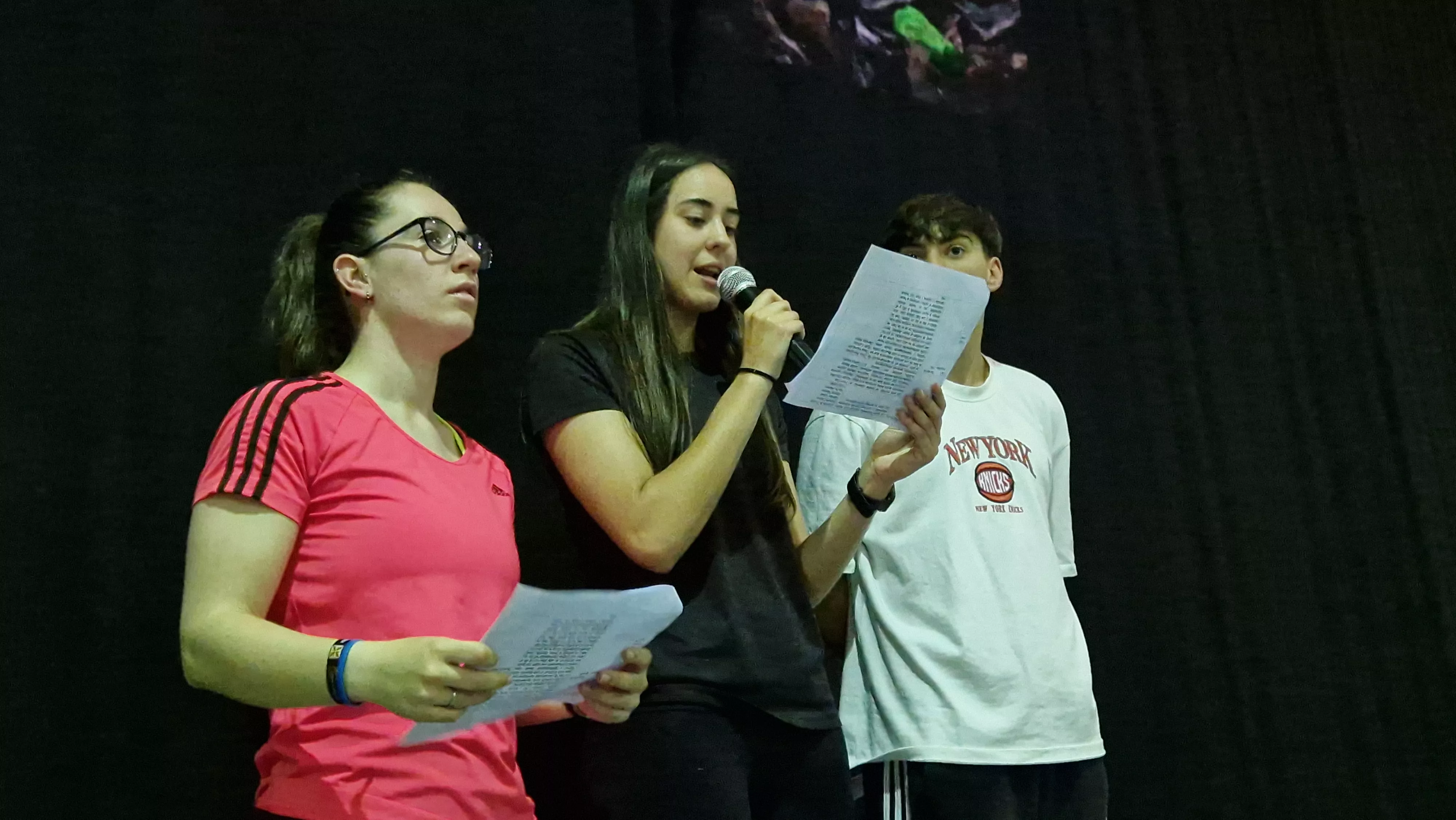 Alumnado de Ciencias de la Actividad Física y el Deporte representando los ODS. Foto Myriam Martínez 