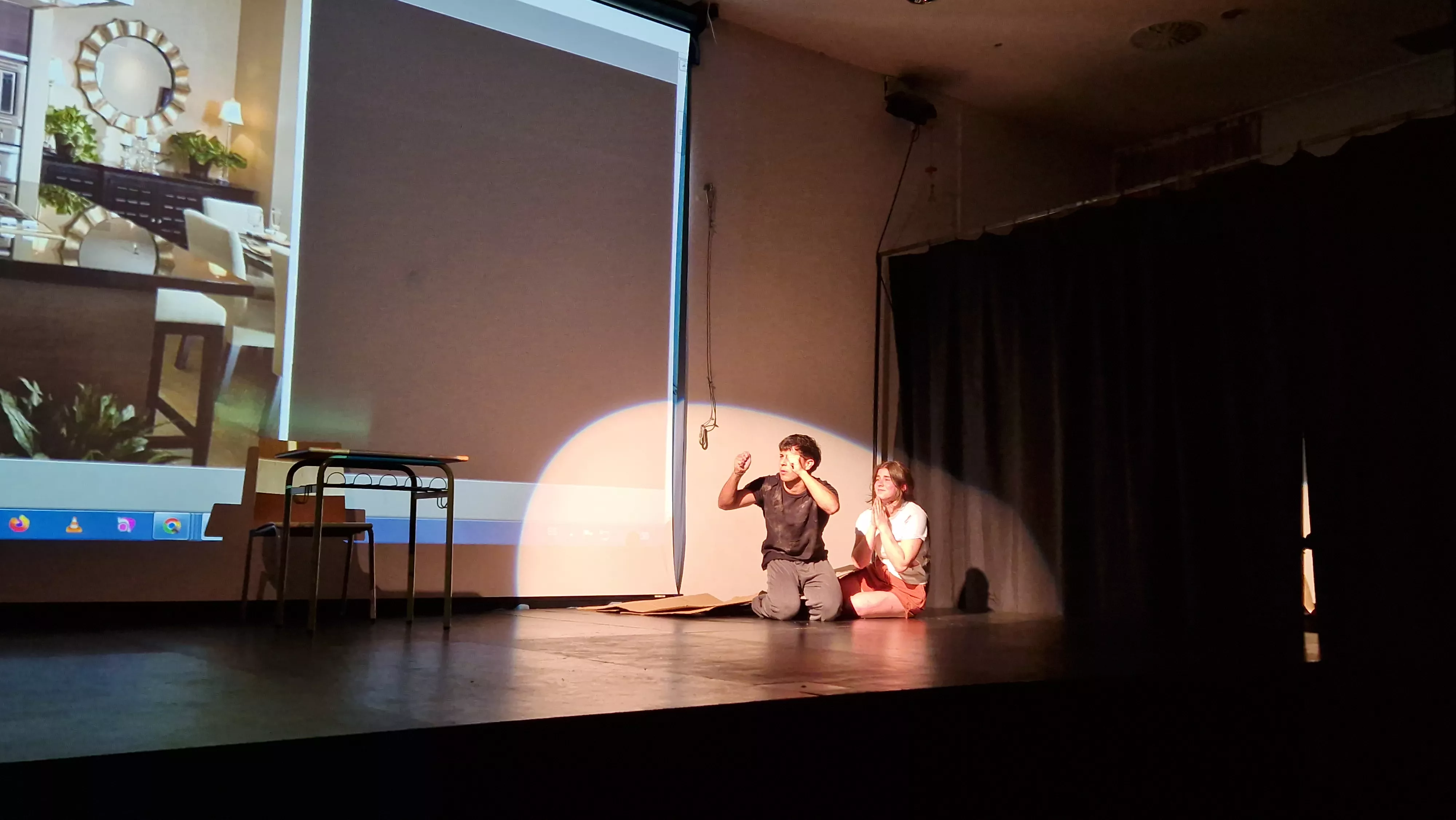 Alumnado de Ciencias de la Actividad Física y el Deporte representando los ODS. Foto Myriam Martínez (