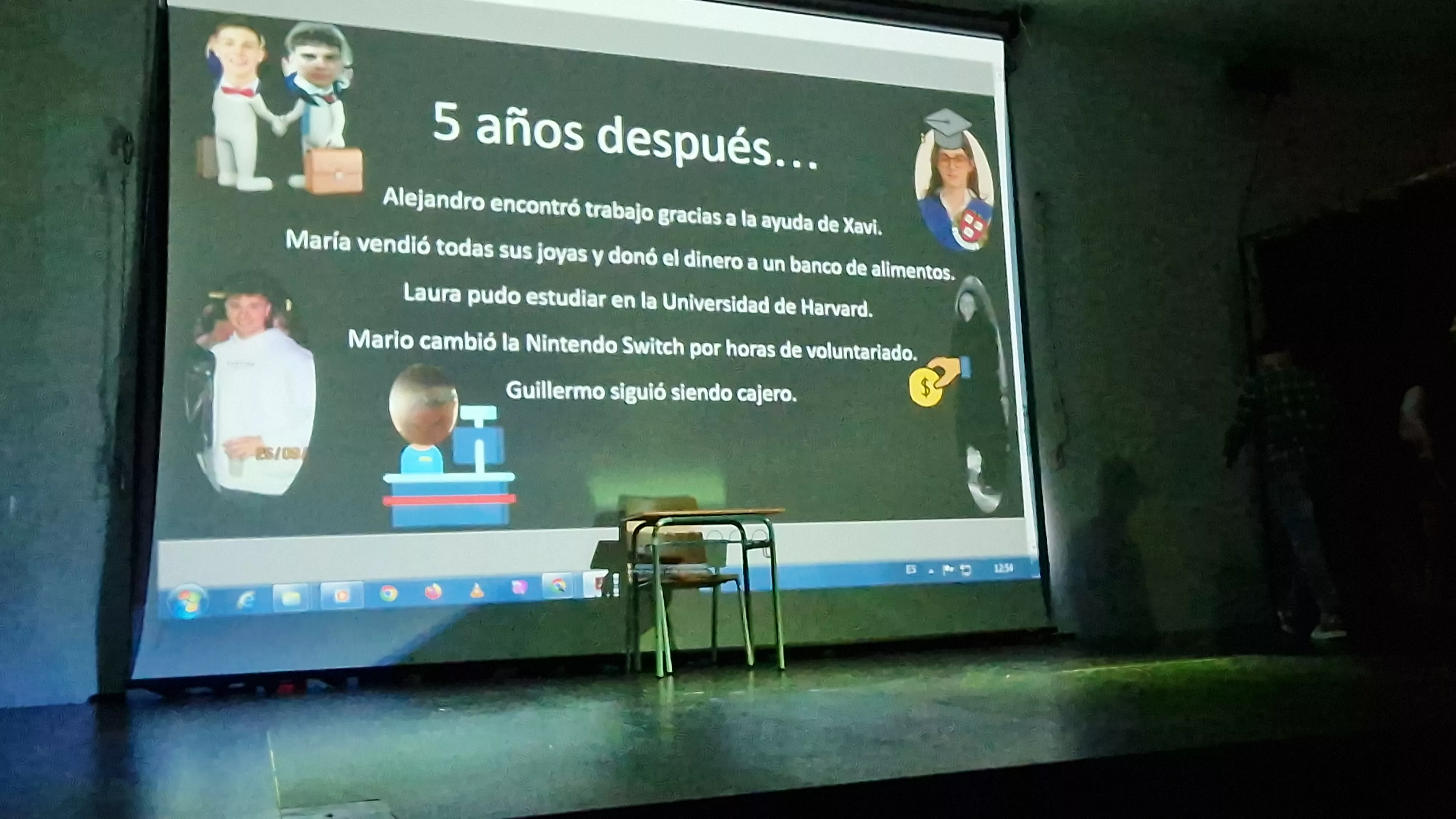 Alumnado de Ciencias de la Actividad Física y el Deporte representando los ODS. Foto Myriam Martínez 