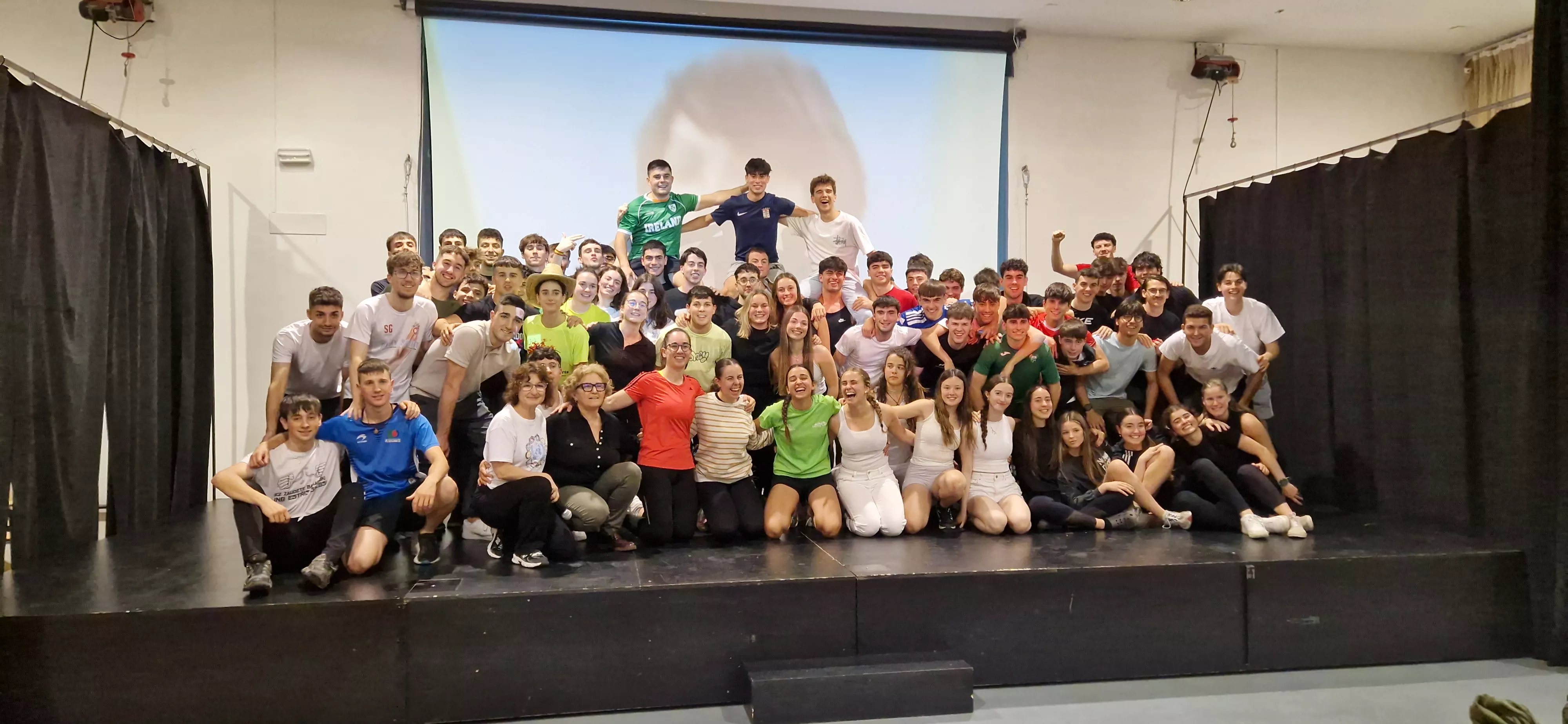 Alumnado de Ciencias de la Actividad Física y el Deporte representando los ODS. Foto Myriam Martínez (175)