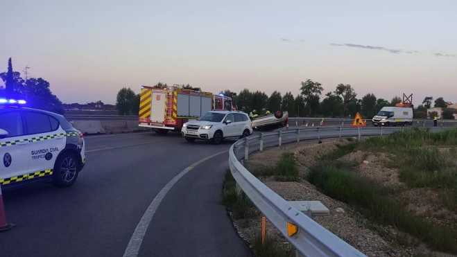 Numerosos efectivos de socorro han acudido al lugar del accidente. Numerosos efectivos de socorro han acudido al lugar del accidente.