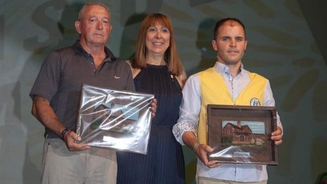 Los pregoneros de Santiago 2022, Rafael Pardo y Javier Ferrer, con Berta Fernández. Los pregoneros de Santiago 2022, Rafael Pardo y Javier Ferrer, con Berta Fernández.