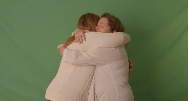 Imágenes del vídeo grabado por la AECC del Bajo Cinca con la canción de Ana Torroja. Fotograma del vídeo