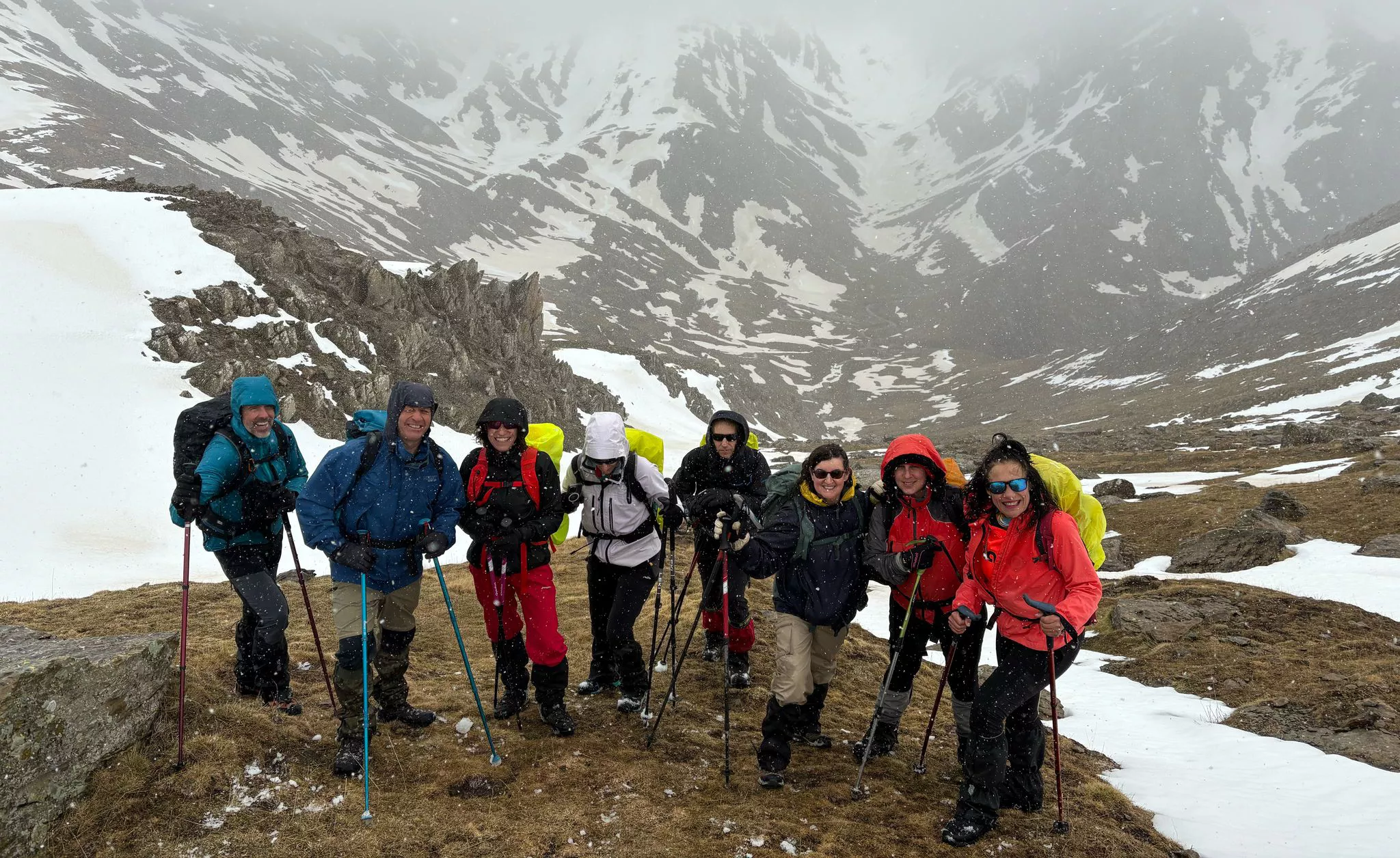 El grupo de Travesías pirenaicas soportó unas duras condiciones climatológicas.