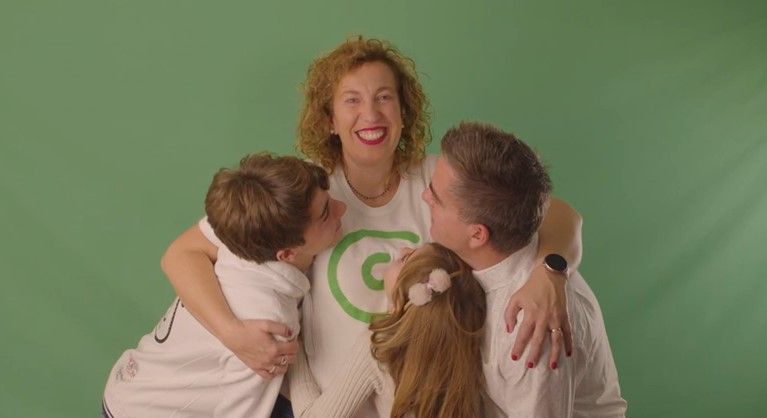 Imágenes del vídeo grabado por la AECC del Bajo Cinca con la canción de Ana Torroja. Fotograma del vídeo