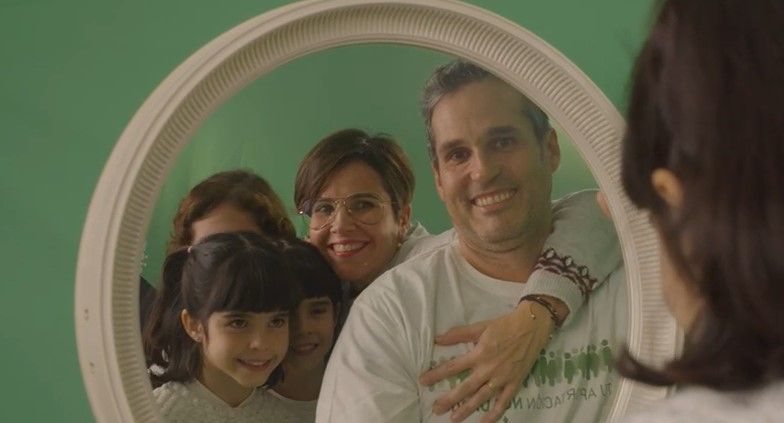 Imágenes del vídeo grabado por la AECC del Bajo Cinca con la canción de Ana Torroja. Fotograma del vídeo