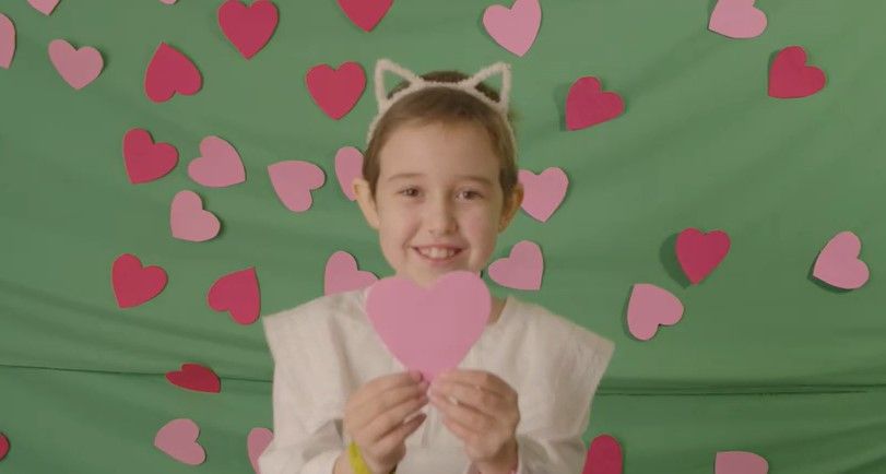 Imágenes del vídeo grabado por la AECC del Bajo Cinca con la canción de Ana Torroja. Fotograma del vídeo